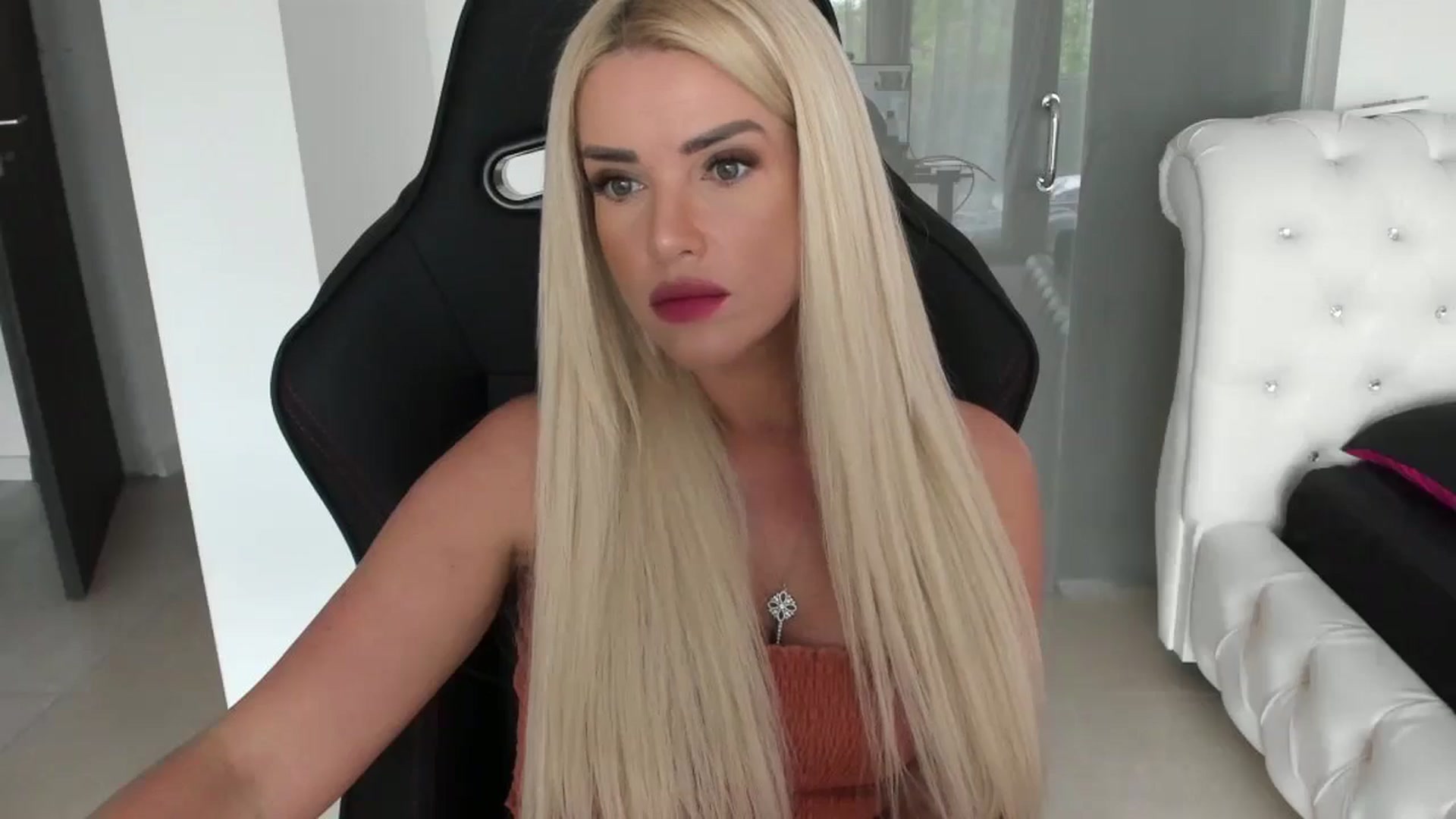 Gallery image thumbnail from Allesia_'s myfreecams stream on, 05/02/2024, 10:57 image 10 of 20