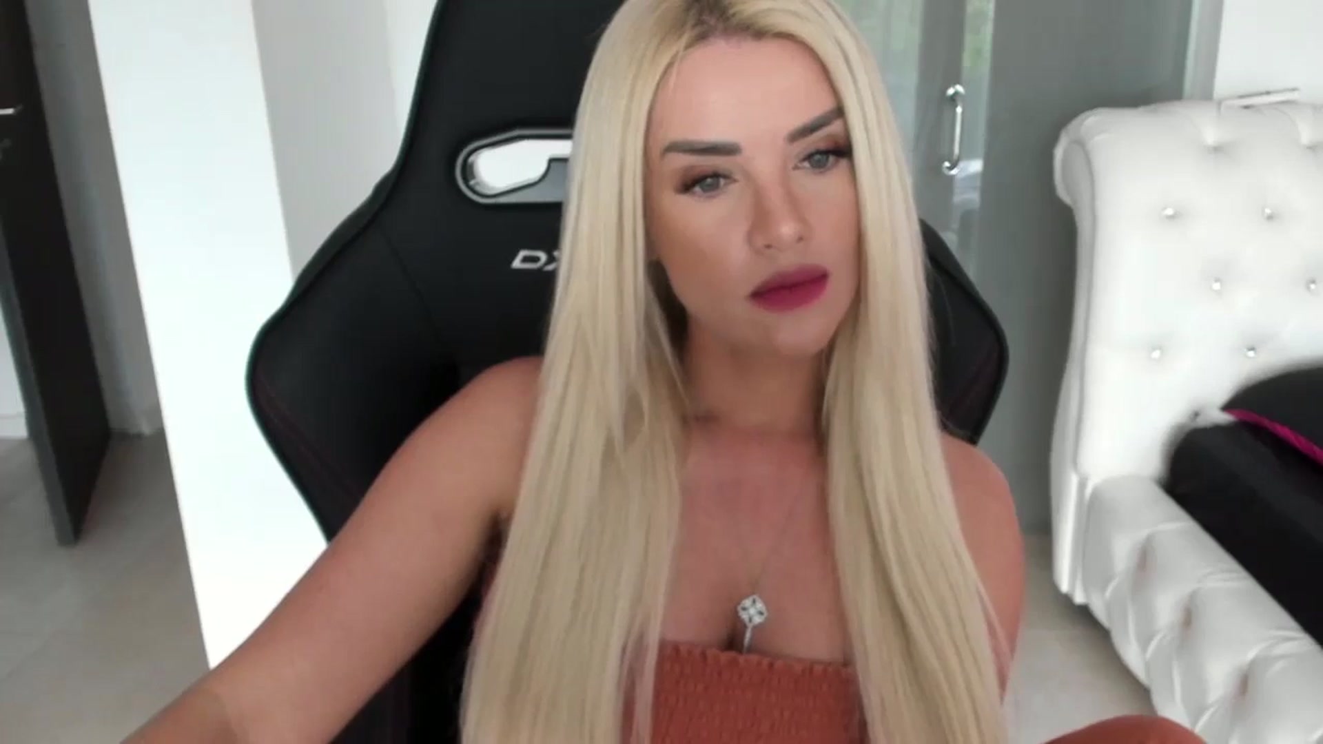Gallery image thumbnail from Allesia_'s myfreecams stream on, 05/02/2024, 10:57 image 3 of 20