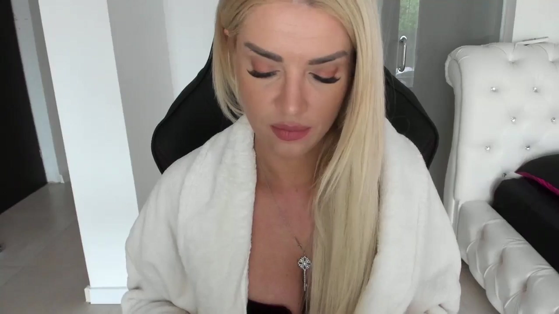 Gallery image thumbnail from Allesia_'s myfreecams stream on, 05/03/2024, 09:57 image 13 of 20