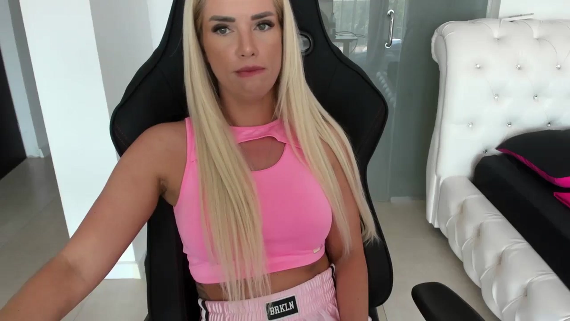 Gallery image thumbnail from Allesia_'s myfreecams stream on, 05/07/2024, 10:05 image 5 of 20