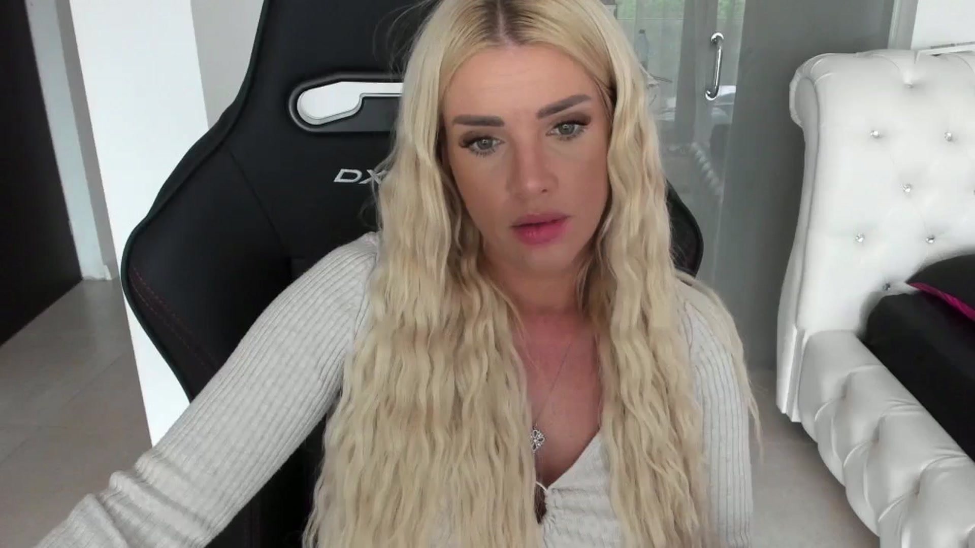 Gallery image thumbnail from Allesia_'s myfreecams stream on, 05/09/2024, 10:59 image 17 of 20