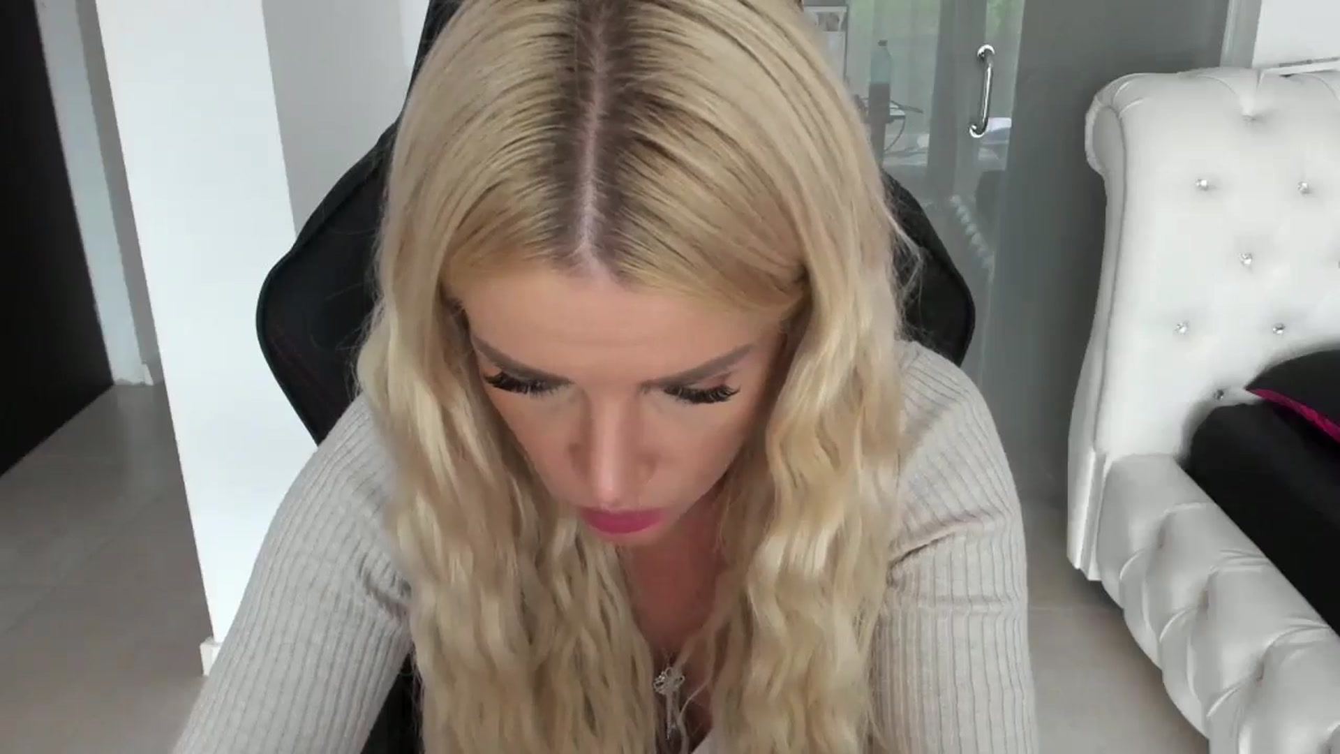 Gallery image thumbnail from Allesia_'s myfreecams stream on, 05/09/2024, 10:59 image 14 of 20