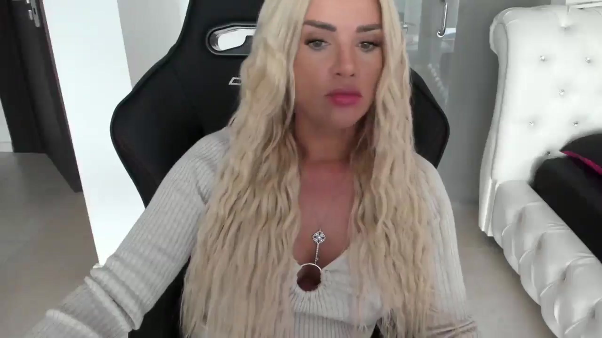 Gallery image thumbnail from Allesia_'s myfreecams stream on, 05/09/2024, 10:59 image 4 of 20