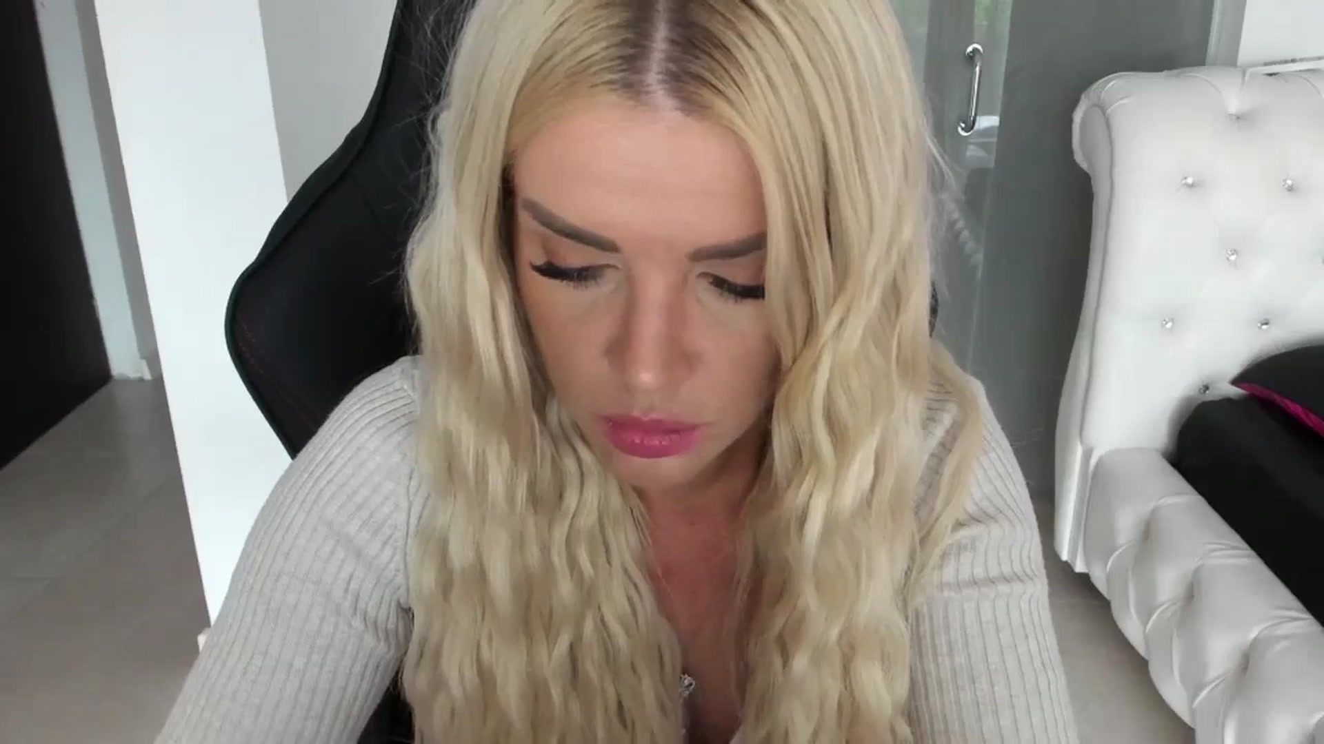 Gallery image thumbnail from Allesia_'s myfreecams stream on, 05/09/2024, 10:59 image 16 of 20