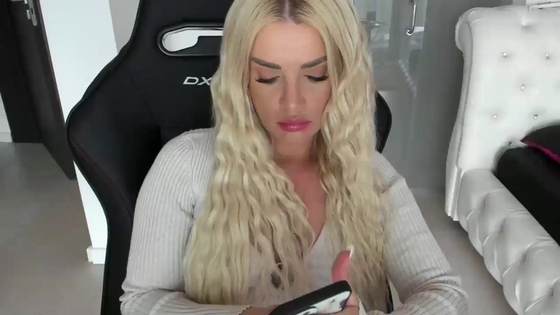 Gallery image thumbnail from Allesia_'s myfreecams stream on, 05/09/2024, 10:59 image 2 of 20