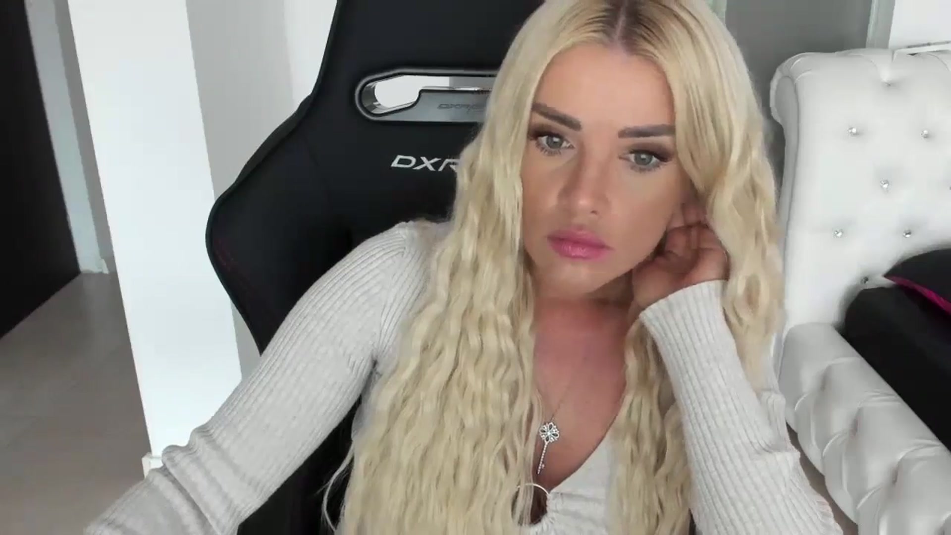 Gallery image thumbnail from Allesia_'s myfreecams stream on, 05/09/2024, 10:59 image 9 of 20