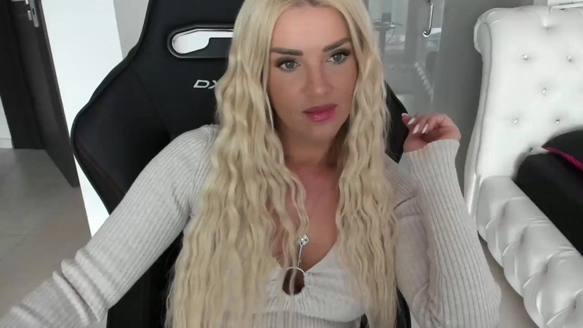 Gallery image thumbnail from Allesia_'s myfreecams stream on, 05/09/2024, 10:59 image 1 of 20