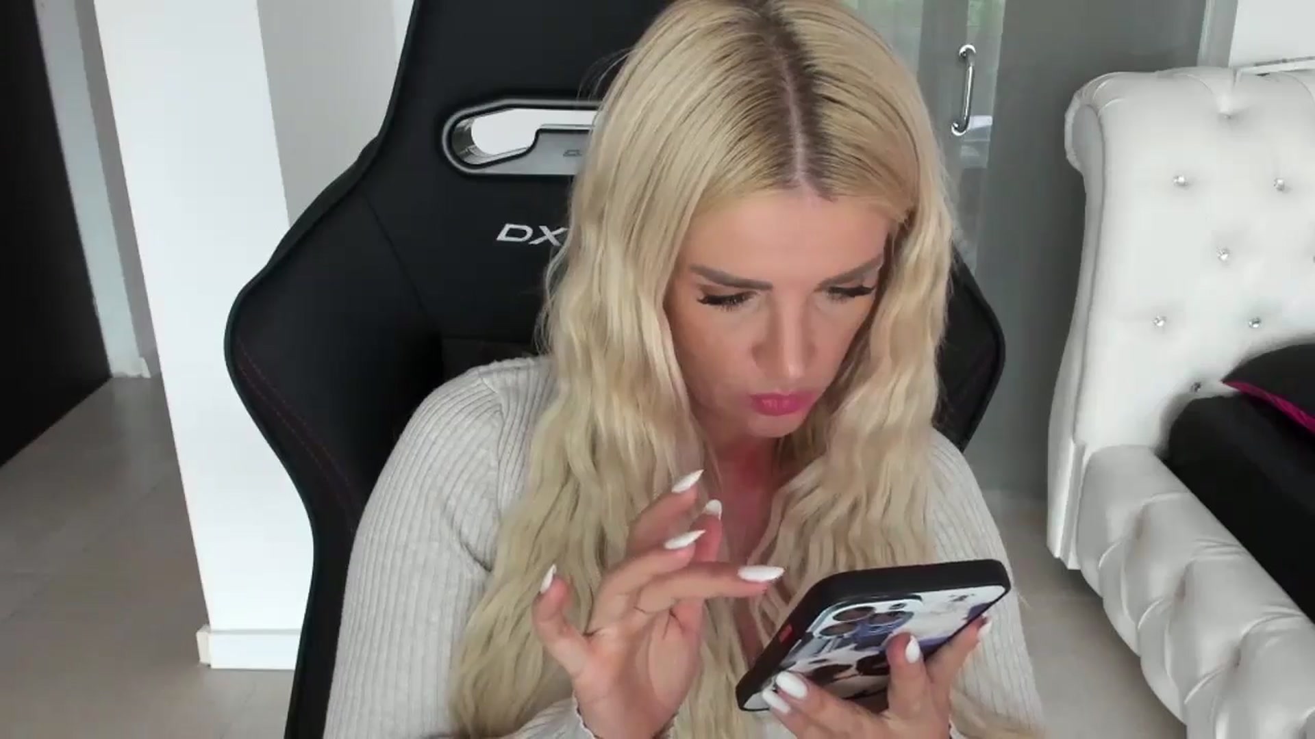 Gallery image thumbnail from Allesia_'s myfreecams stream on, 05/09/2024, 10:59 image 18 of 20