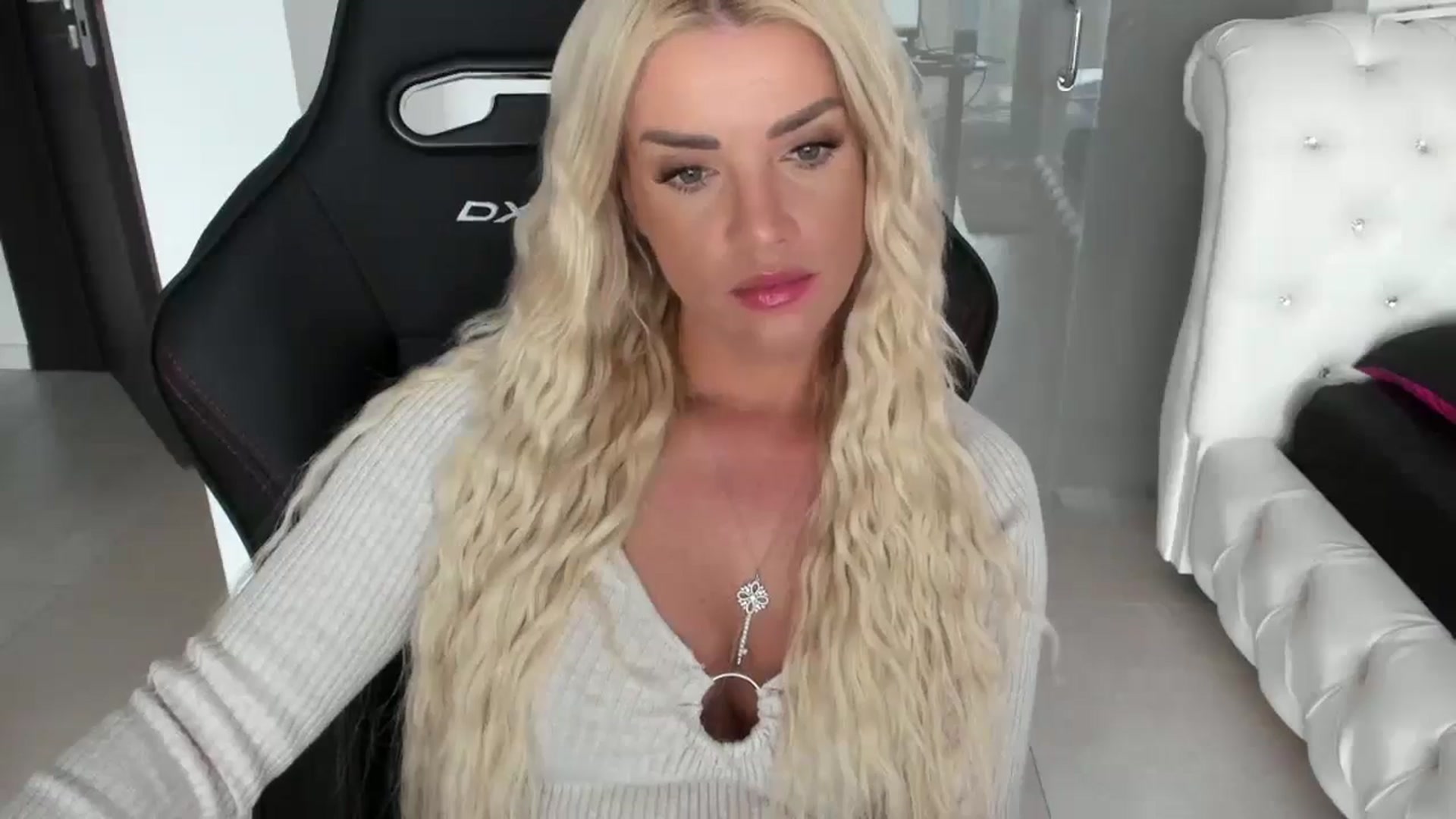 Gallery image thumbnail from Allesia_'s myfreecams stream on, 05/09/2024, 10:59 image 3 of 20