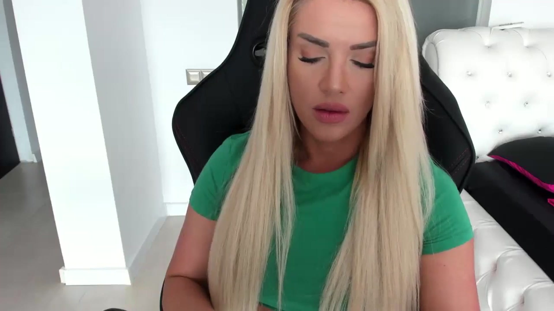 Gallery image thumbnail from Allesia_'s myfreecams stream on, 05/10/2024, 11:08 image 2 of 20