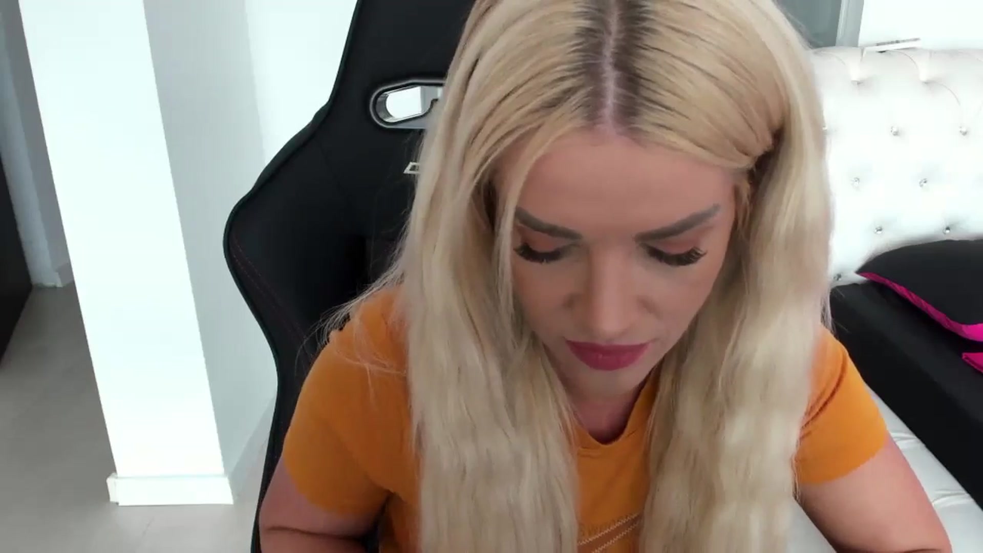 Gallery image thumbnail from Allesia_'s myfreecams stream on, 05/12/2024, 11:26 image 12 of 20
