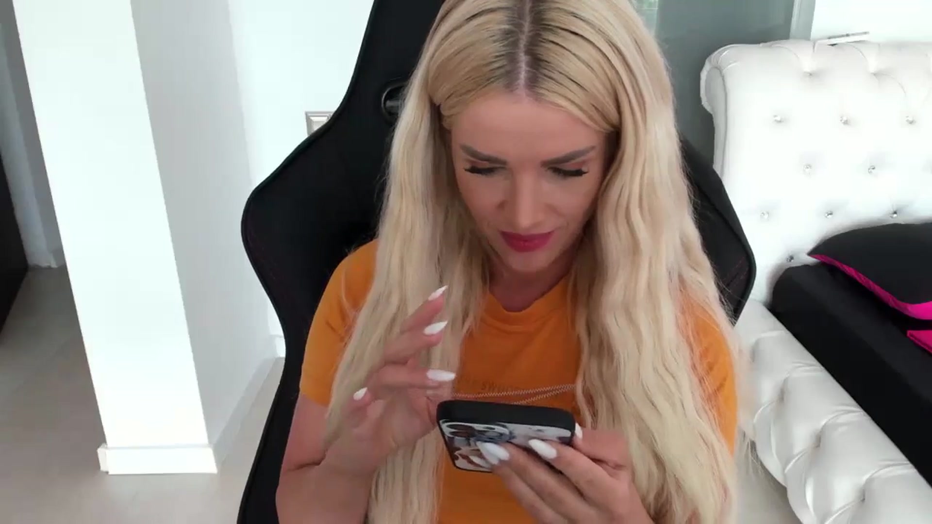 Gallery image thumbnail from Allesia_'s myfreecams stream on, 05/12/2024, 11:26 image 15 of 20