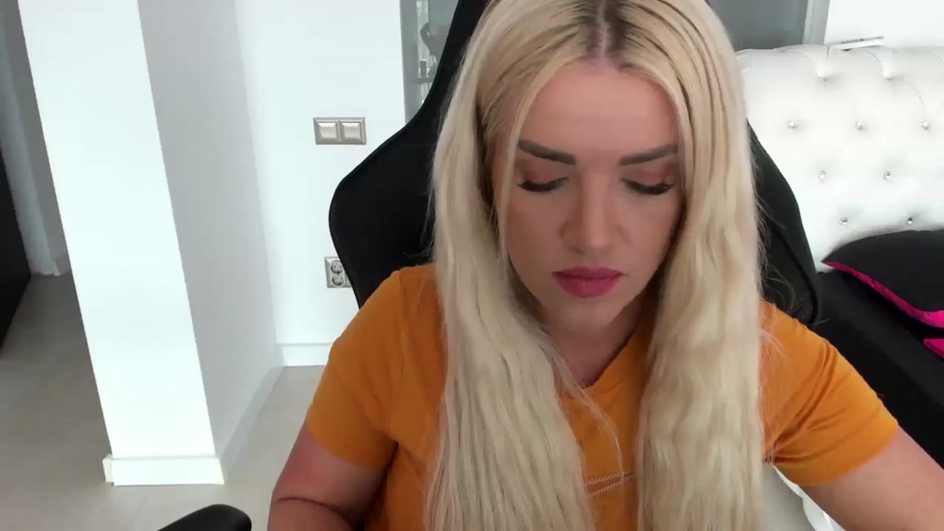 Gallery image thumbnail from Allesia_'s myfreecams stream on, 05/12/2024, 11:26 image 7 of 20