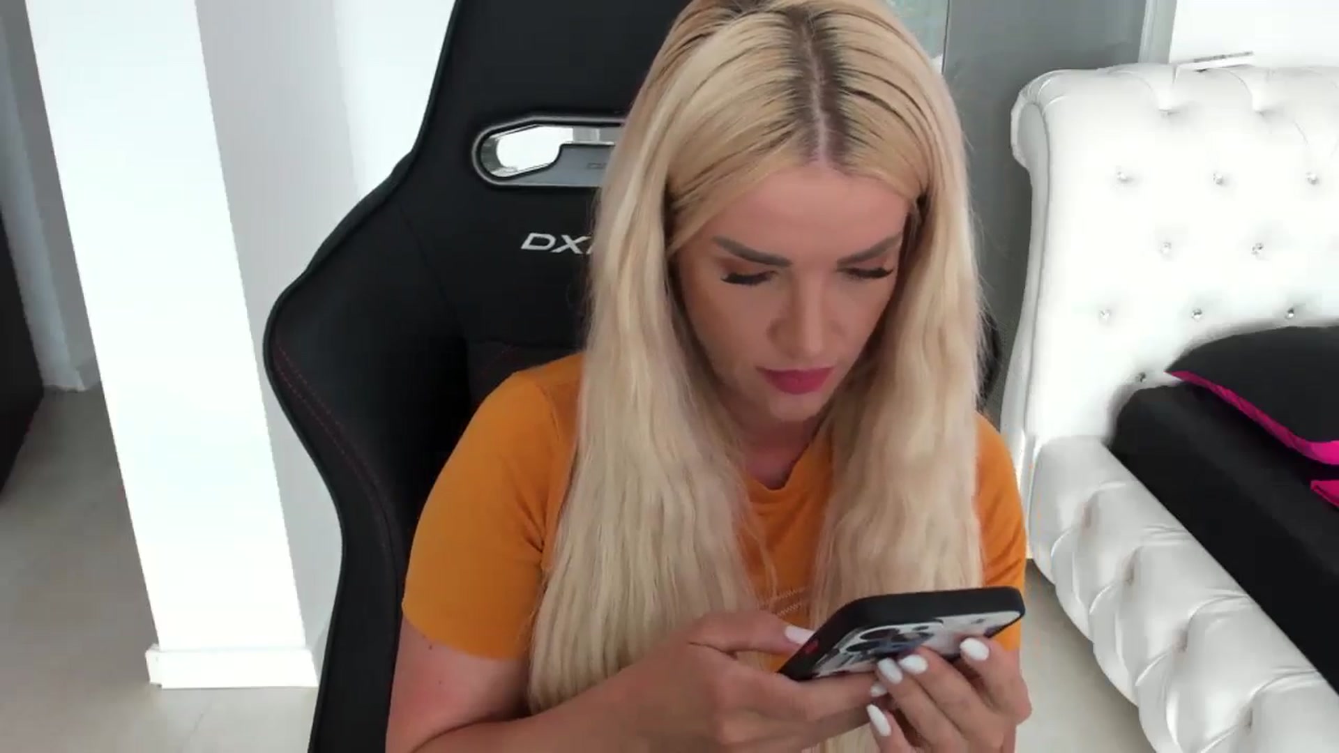 Gallery image thumbnail from Allesia_'s myfreecams stream on, 05/12/2024, 11:26 image 9 of 20