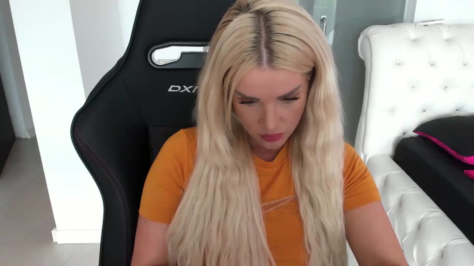 Gallery image thumbnail from Allesia_'s myfreecams stream on, 05/12/2024, 11:26 image 2 of 20