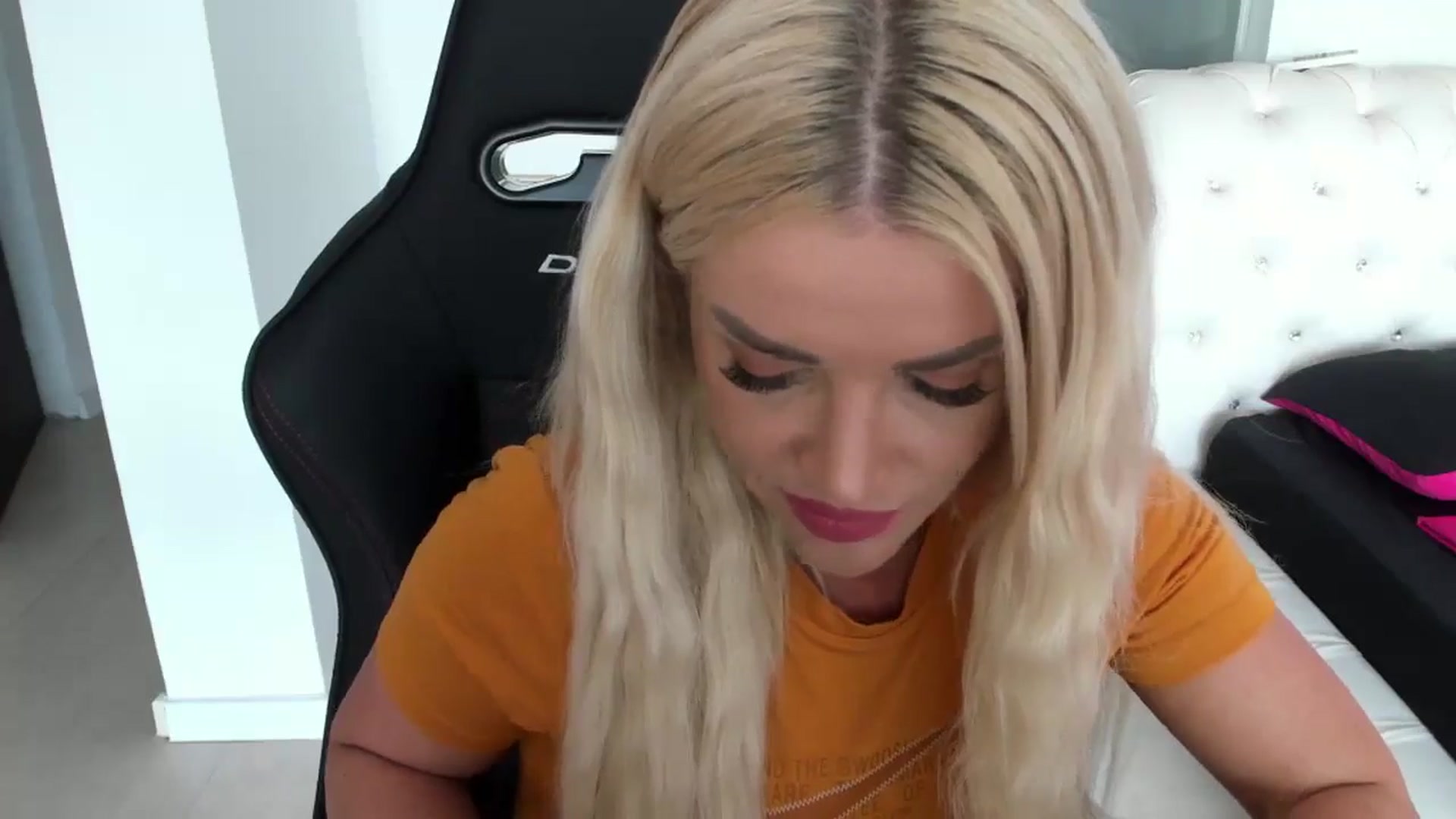 Gallery image thumbnail from Allesia_'s myfreecams stream on, 05/12/2024, 11:26 image 19 of 20