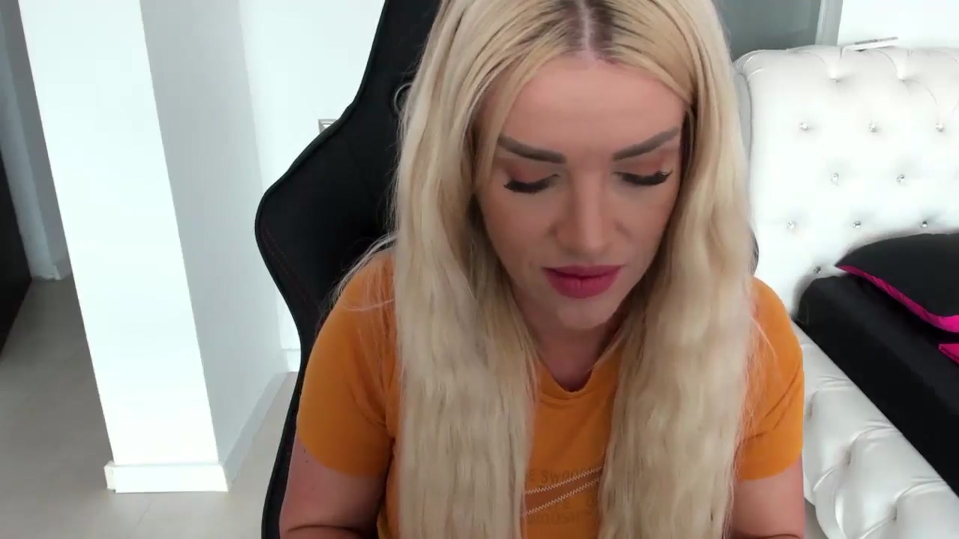 Gallery image thumbnail from Allesia_'s myfreecams stream on, 05/12/2024, 11:26 image 11 of 20
