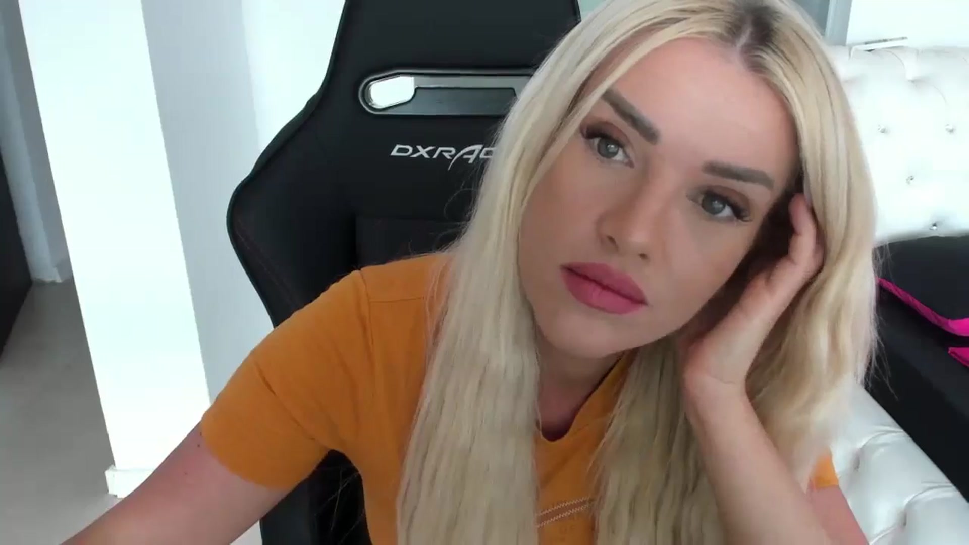 Gallery image thumbnail from Allesia_'s myfreecams stream on, 05/12/2024, 11:26 image 13 of 20