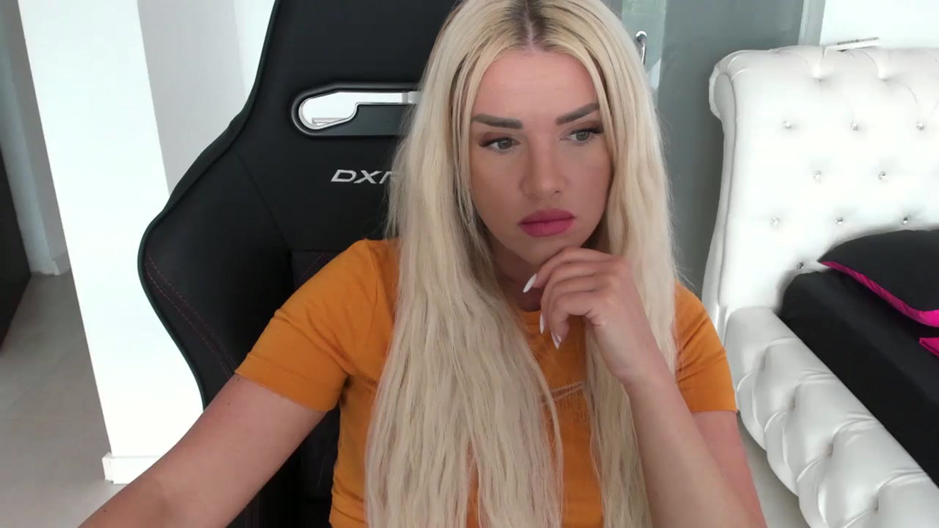 Gallery image thumbnail from Allesia_'s myfreecams stream on, 05/12/2024, 11:26 image 1 of 20