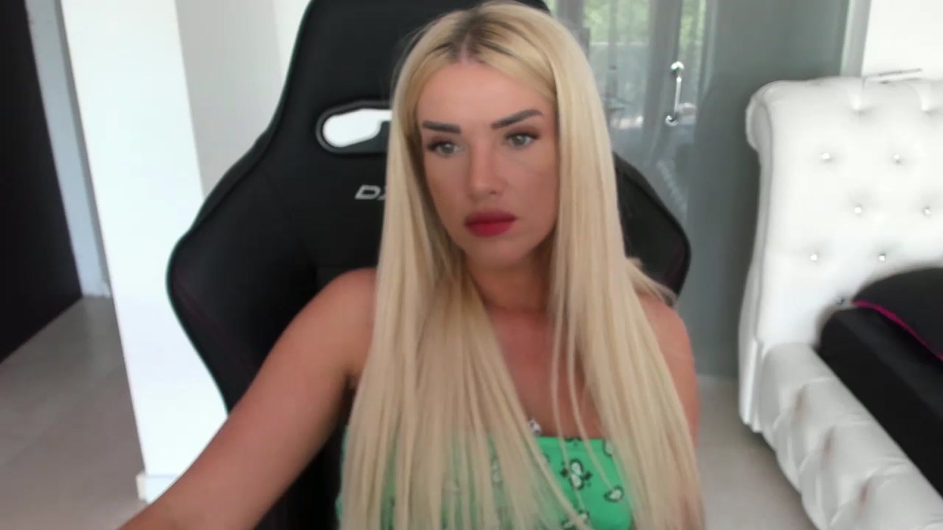 Gallery image thumbnail from Allesia_'s myfreecams stream on, 05/16/2024, 11:19 image 4 of 20