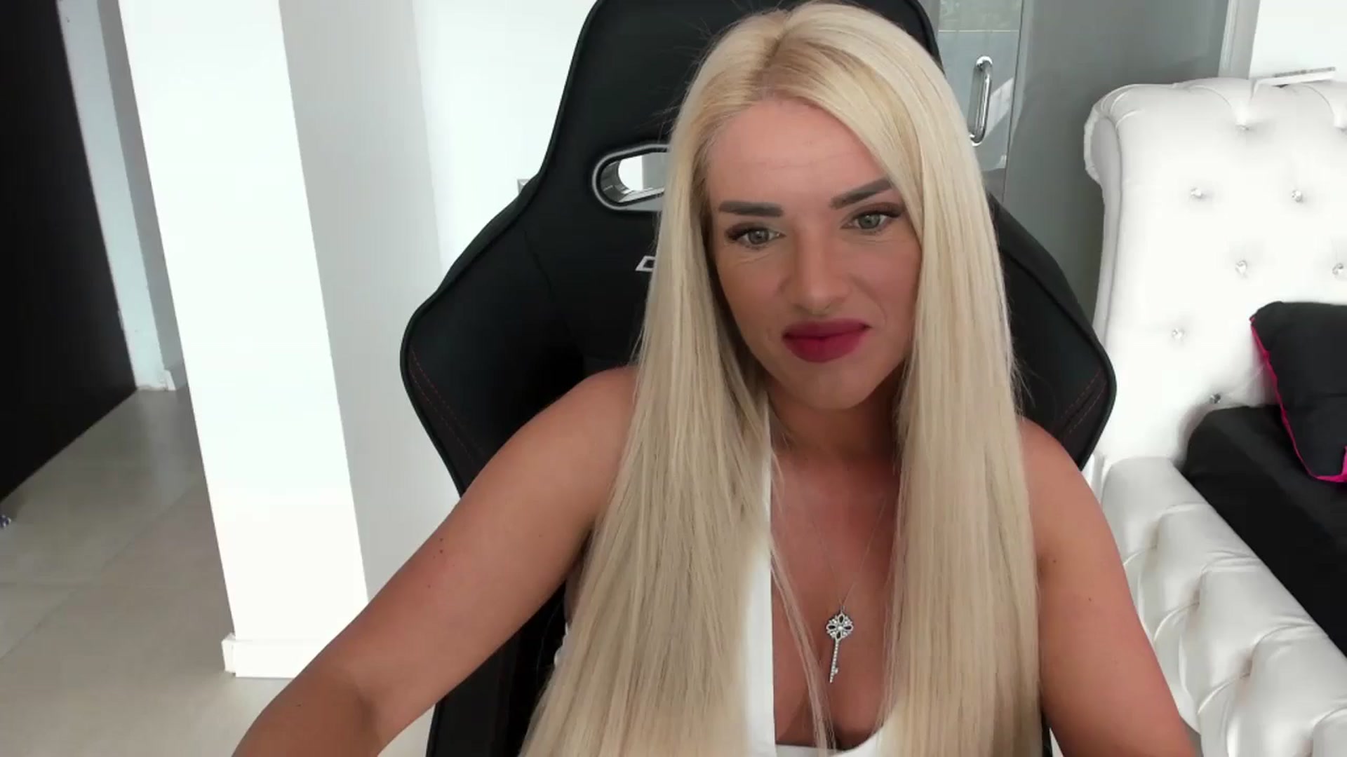 Gallery image thumbnail from Allesia_'s myfreecams stream on, 05/29/2024, 11:24 image 1 of 20