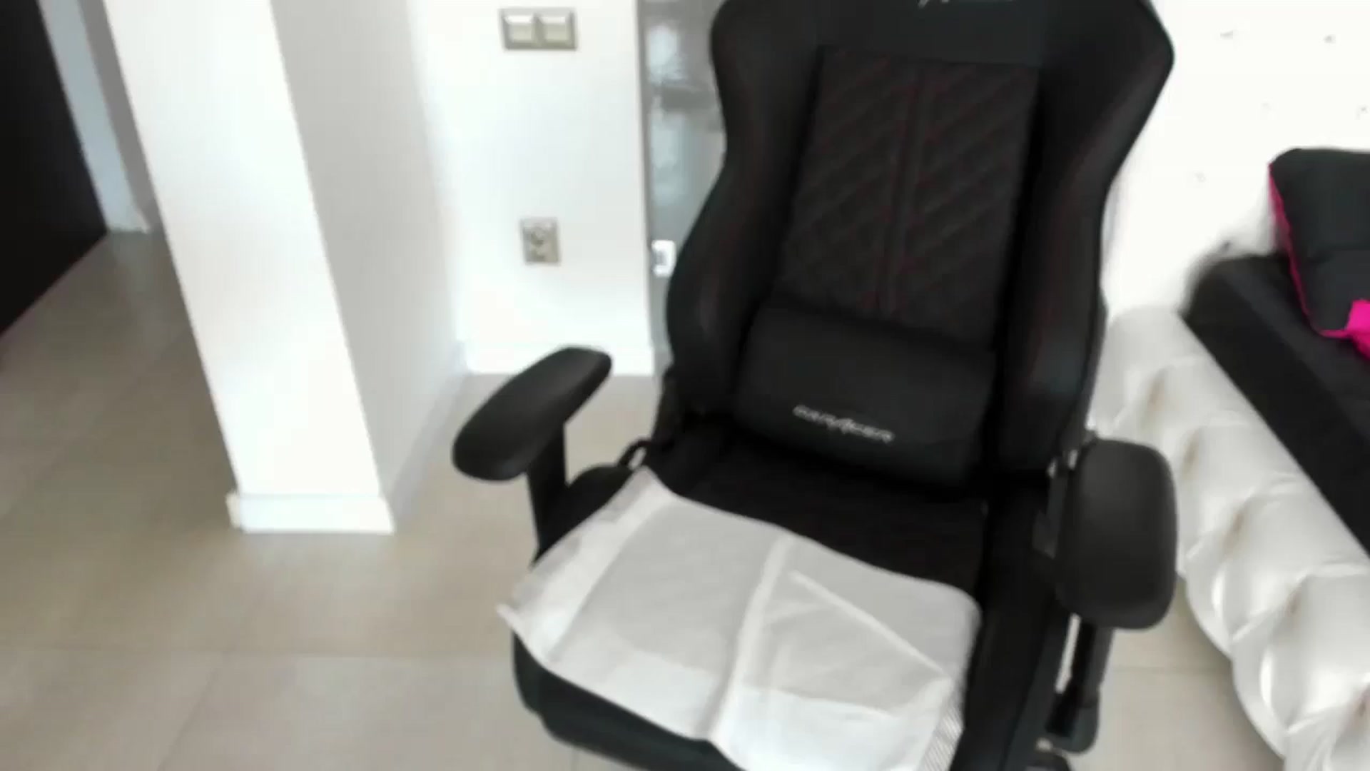 Gallery image thumbnail from Allesia_'s myfreecams stream on, 05/29/2024, 11:24 image 18 of 20