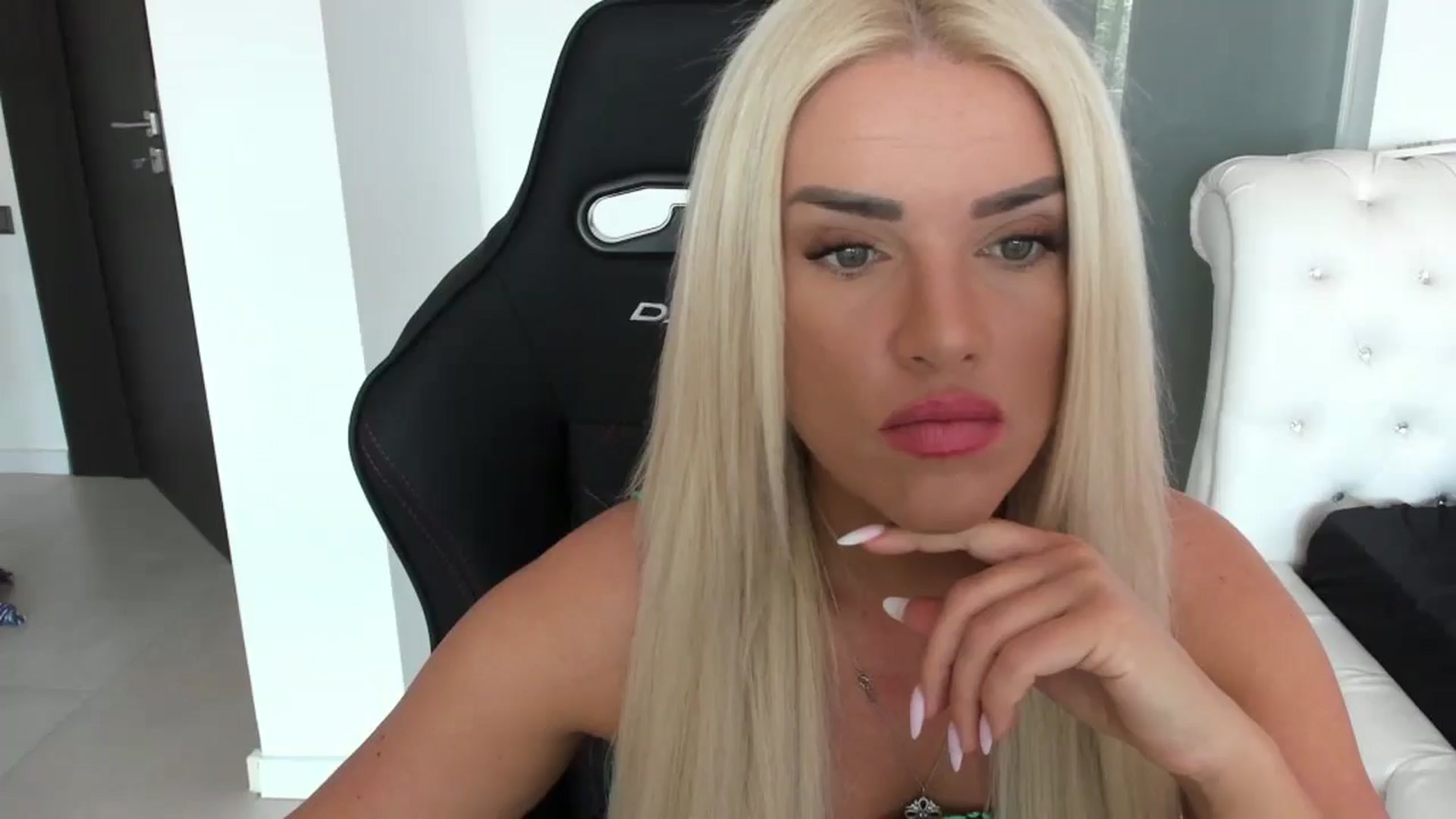 Gallery image thumbnail from Allesia_'s myfreecams stream on, 05/31/2024, 10:30 image 1 of 20