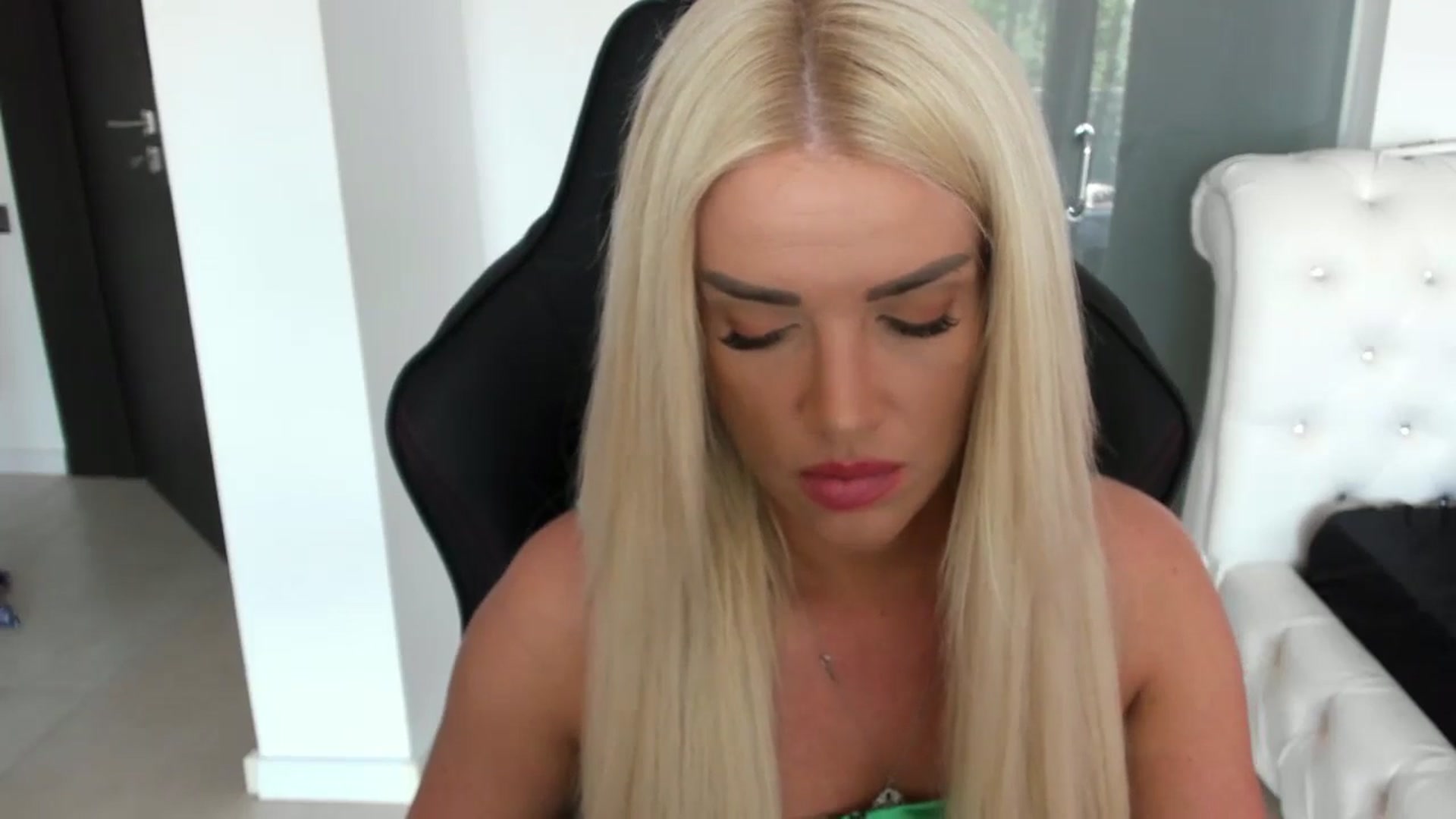 Gallery image thumbnail from Allesia_'s myfreecams stream on, 05/31/2024, 10:30 image 10 of 20