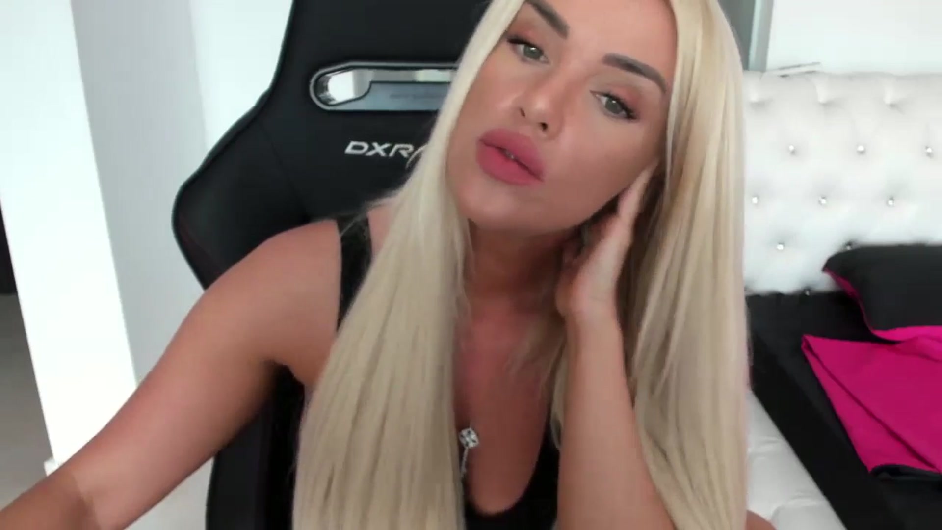 Gallery image thumbnail from Allesia_'s myfreecams stream on, 06/02/2024, 10:39 image 16 of 20