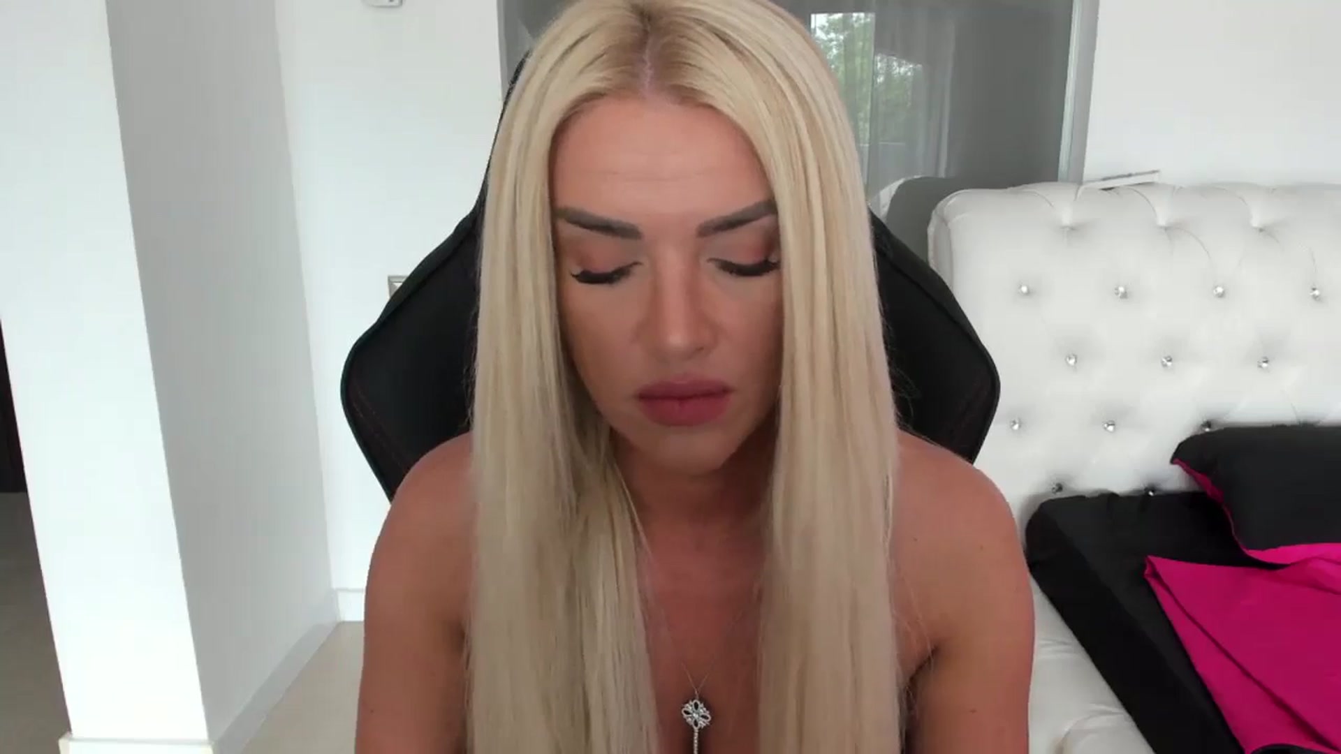 Gallery image thumbnail from Allesia_'s myfreecams stream on, 06/02/2024, 10:39 image 3 of 20