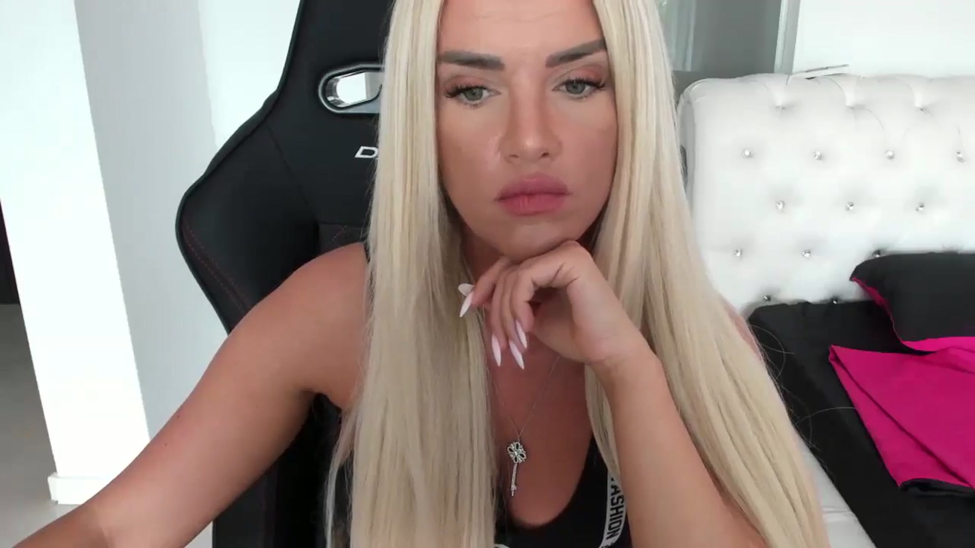 Gallery image thumbnail from Allesia_'s myfreecams stream on, 06/02/2024, 10:39 image 13 of 20