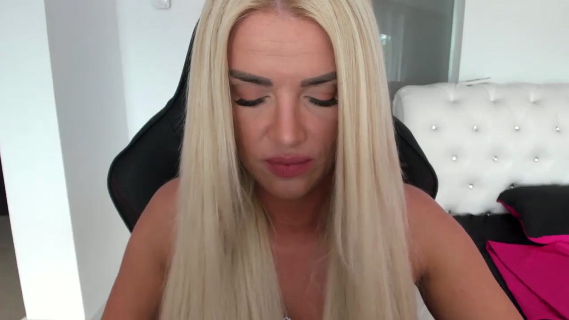 Gallery image thumbnail from Allesia_'s myfreecams stream on, 06/02/2024, 10:39 image 4 of 20