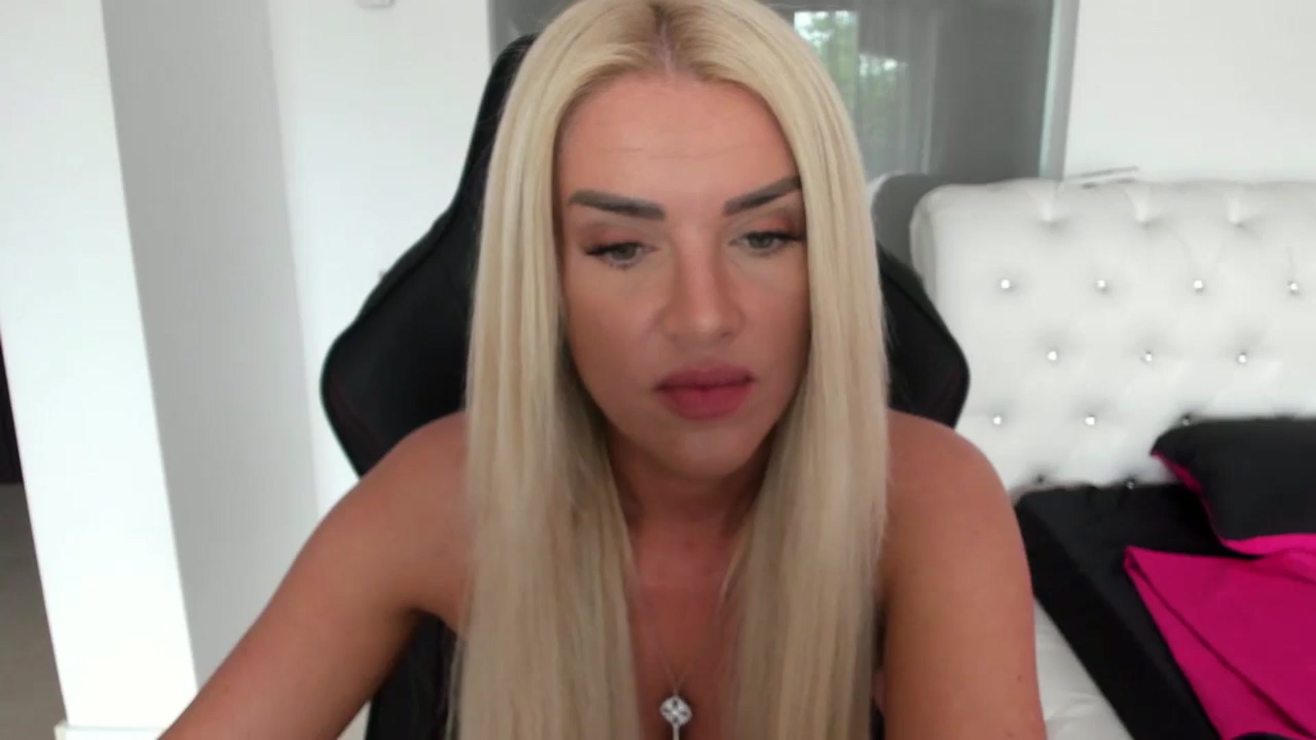 Gallery image thumbnail from Allesia_'s myfreecams stream on, 06/02/2024, 10:39 image 1 of 20