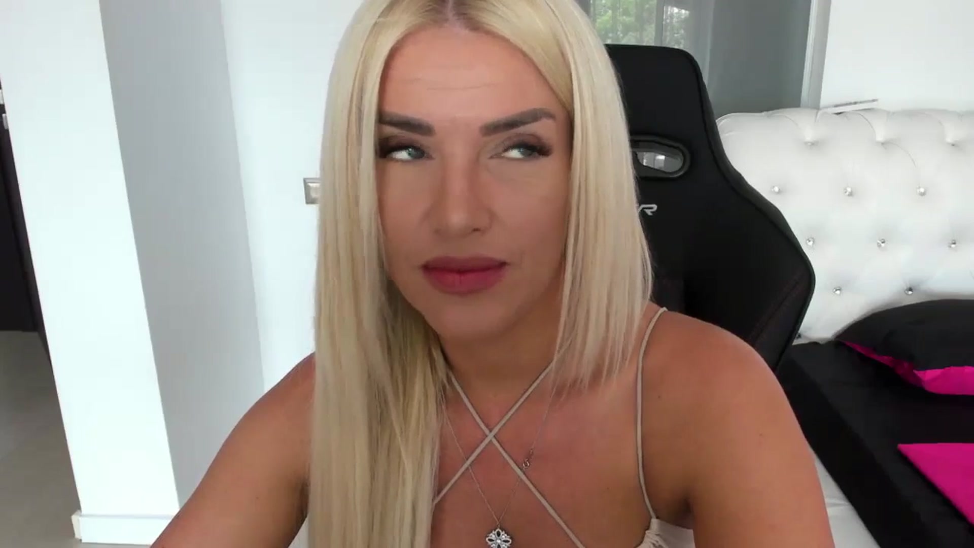 Gallery image thumbnail from Allesia_'s myfreecams stream on, 06/12/2024, 08:56 image 11 of 20