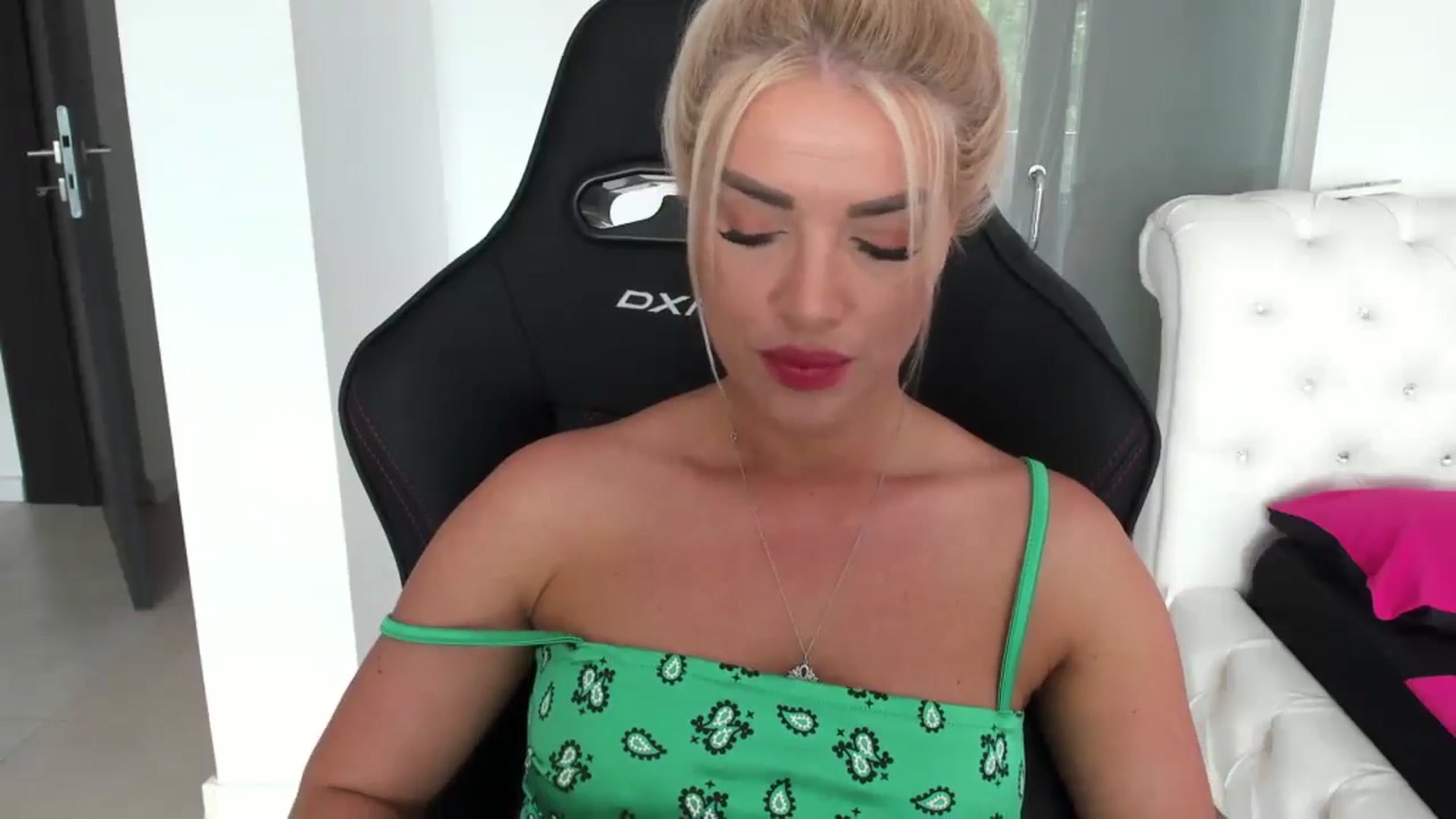 Gallery image thumbnail from Allesia_'s myfreecams stream on, 06/15/2024, 11:09 image 3 of 20