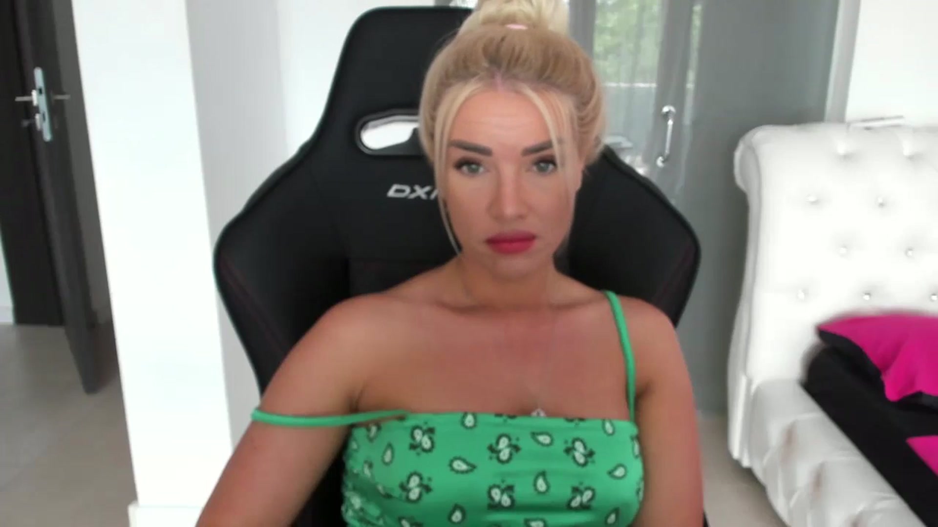 Gallery image thumbnail from Allesia_'s myfreecams stream on, 06/15/2024, 11:09 image 2 of 20