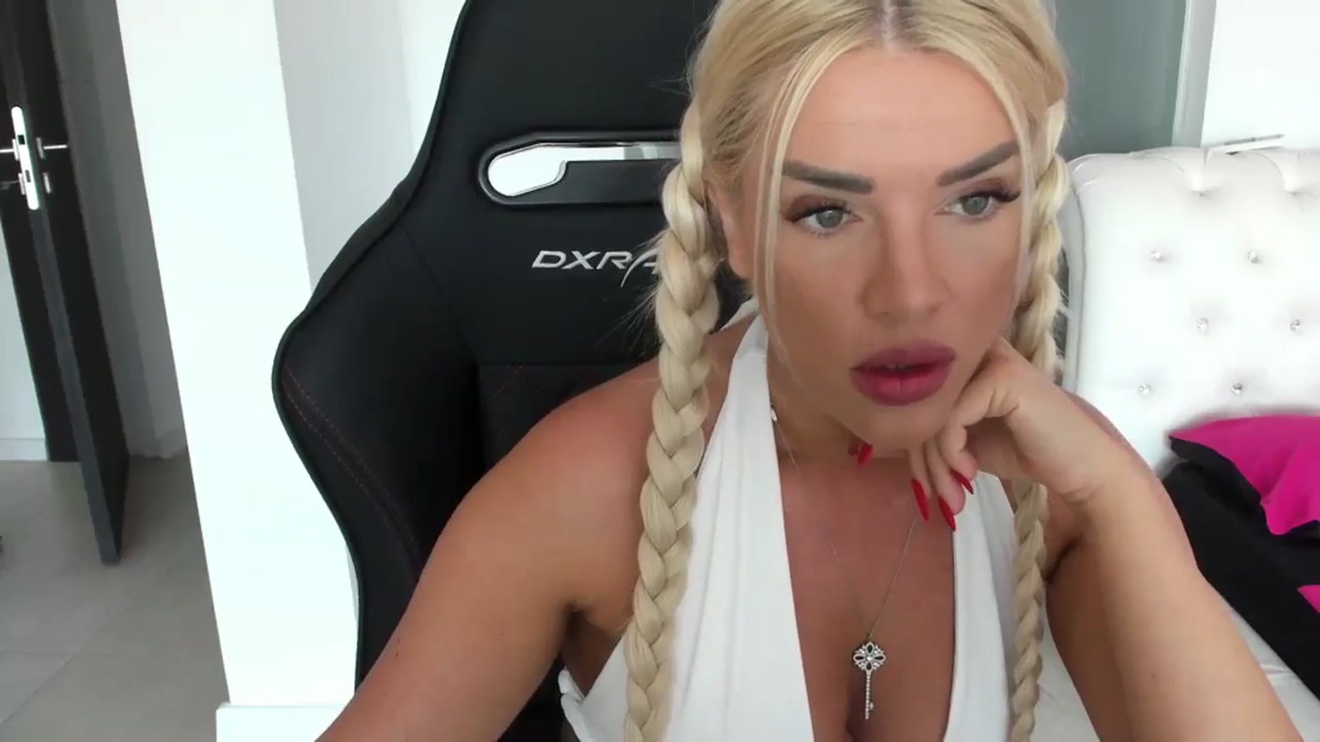 Gallery image thumbnail from Allesia_'s myfreecams stream on, 06/17/2024, 09:17 image 14 of 20