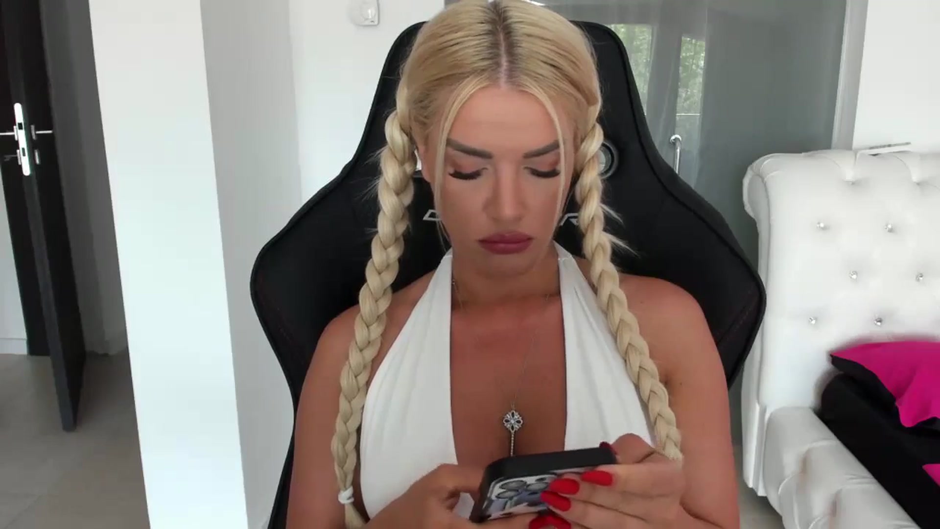 Gallery image thumbnail from Allesia_'s myfreecams stream on, 06/17/2024, 09:17 image 4 of 20