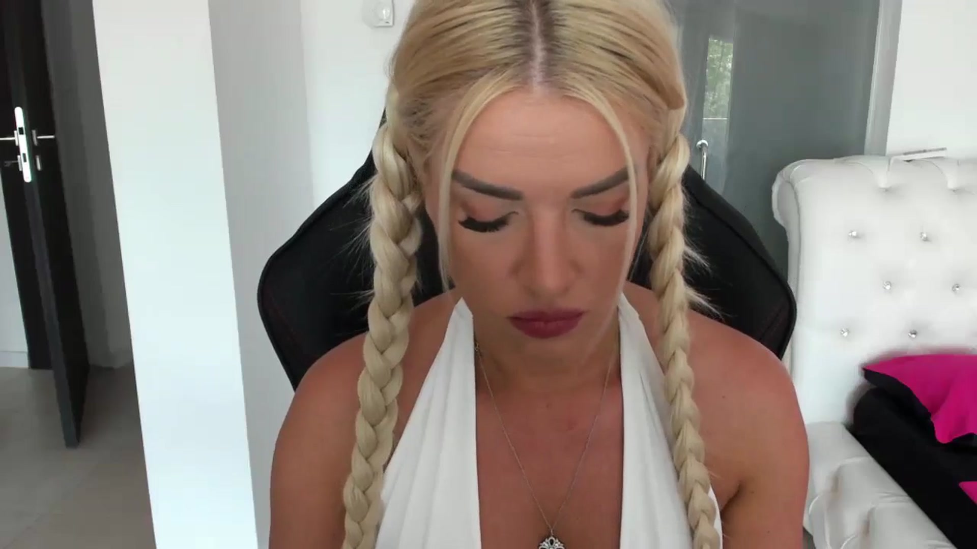 Gallery image thumbnail from Allesia_'s myfreecams stream on, 06/17/2024, 09:17 image 2 of 20