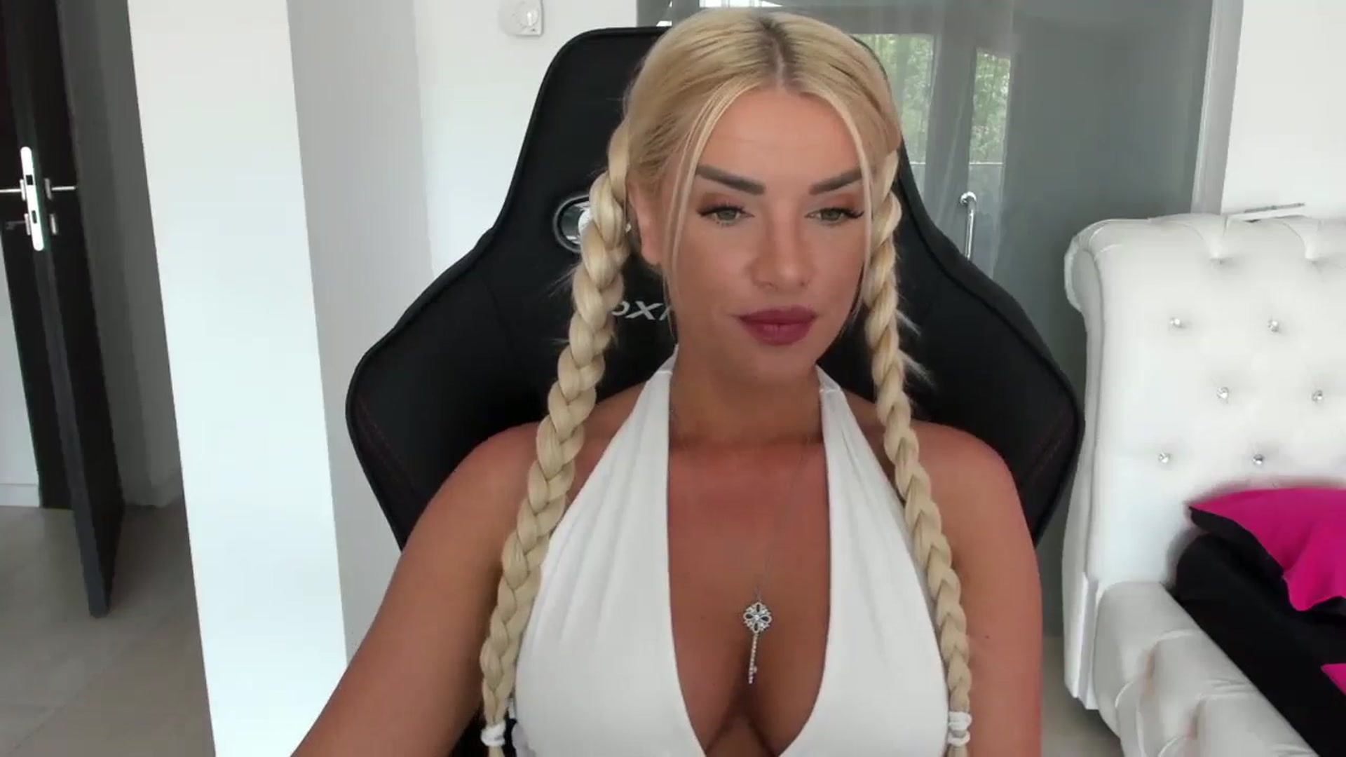 Gallery image thumbnail from Allesia_'s myfreecams stream on, 06/17/2024, 09:17 image 5 of 20