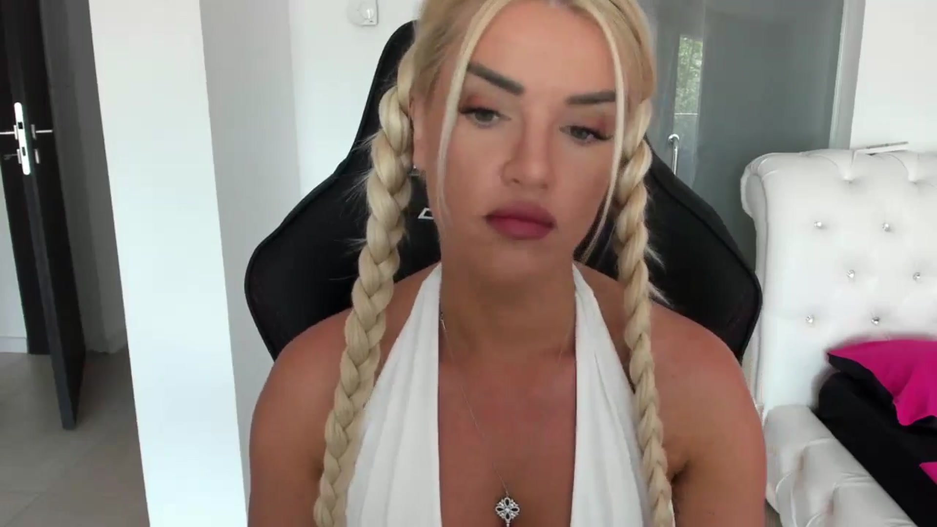 Gallery image thumbnail from Allesia_'s myfreecams stream on, 06/17/2024, 09:17 image 3 of 20