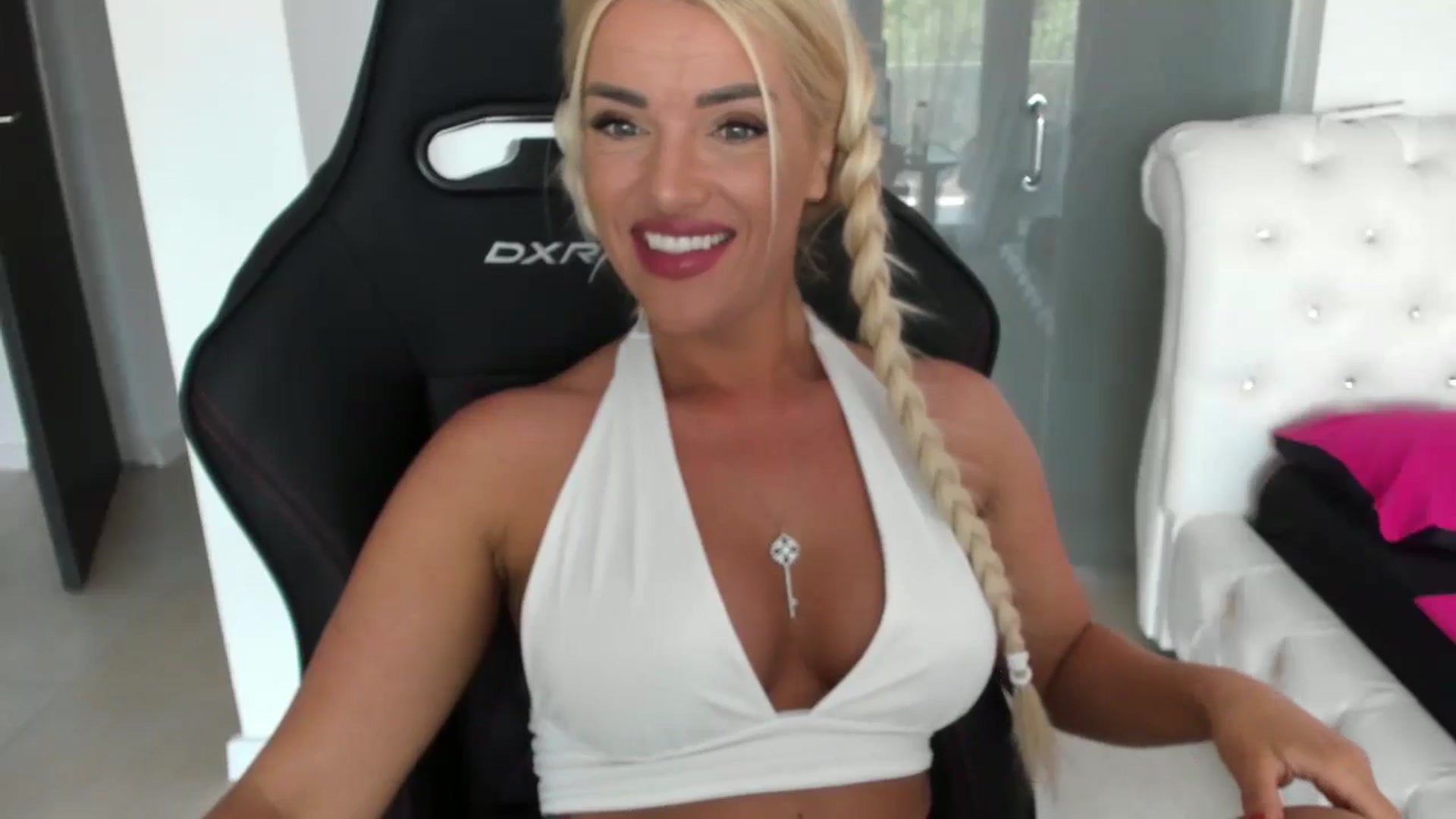 Gallery image thumbnail from Allesia_'s myfreecams stream on, 06/17/2024, 11:32 image 11 of 20