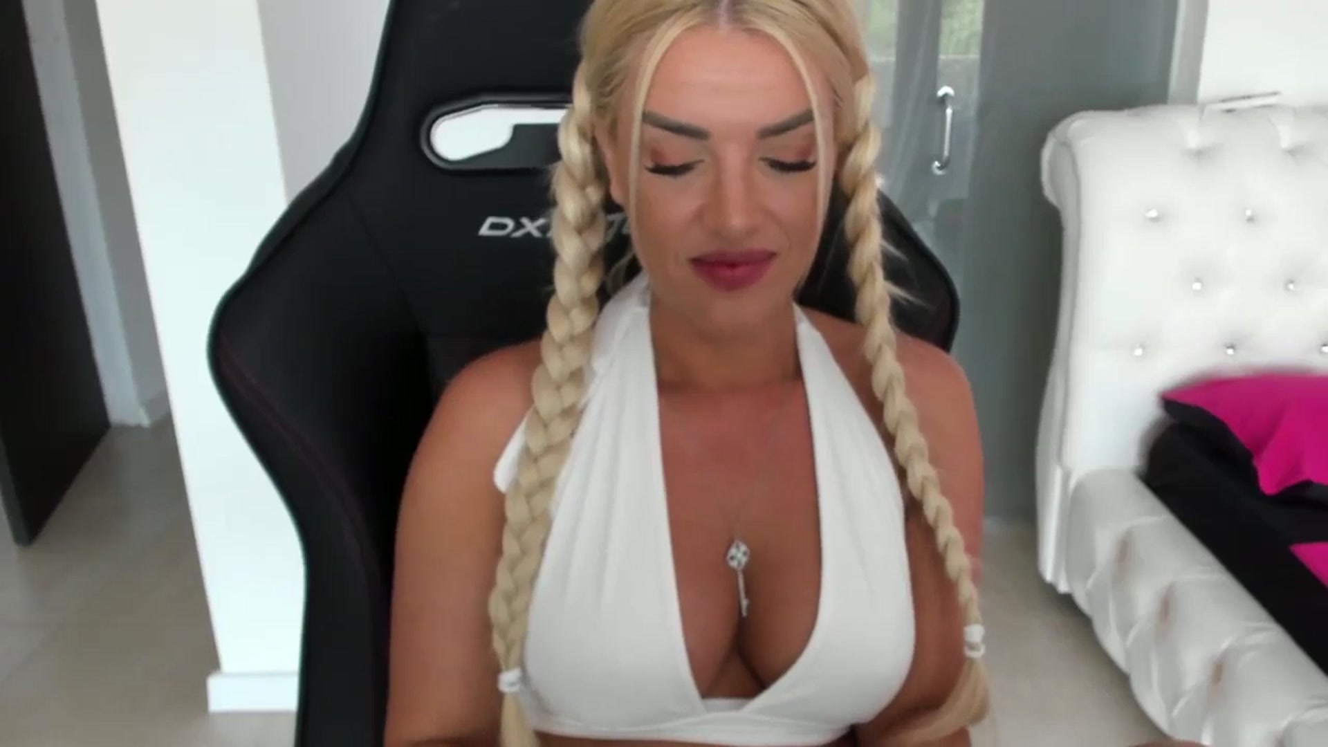 Gallery image thumbnail from Allesia_'s myfreecams stream on, 06/17/2024, 11:32 image 8 of 20