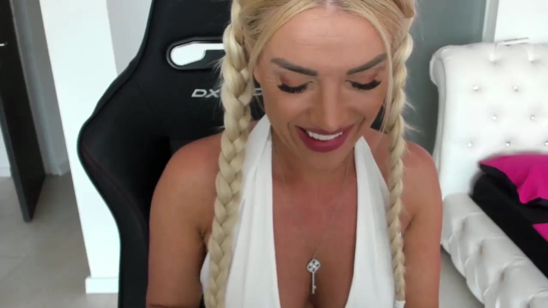 Gallery image thumbnail from Allesia_'s myfreecams stream on, 06/17/2024, 11:32 image 10 of 20