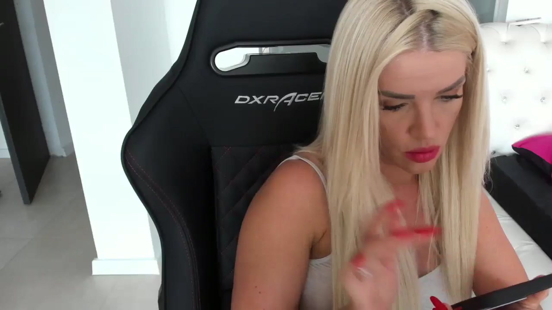 Gallery image thumbnail from Allesia_'s myfreecams stream on, 06/18/2024, 11:40 image 8 of 20