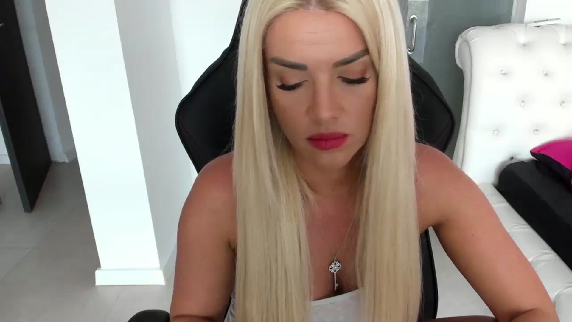 Gallery image thumbnail from Allesia_'s myfreecams stream on, 06/18/2024, 11:40 image 12 of 20