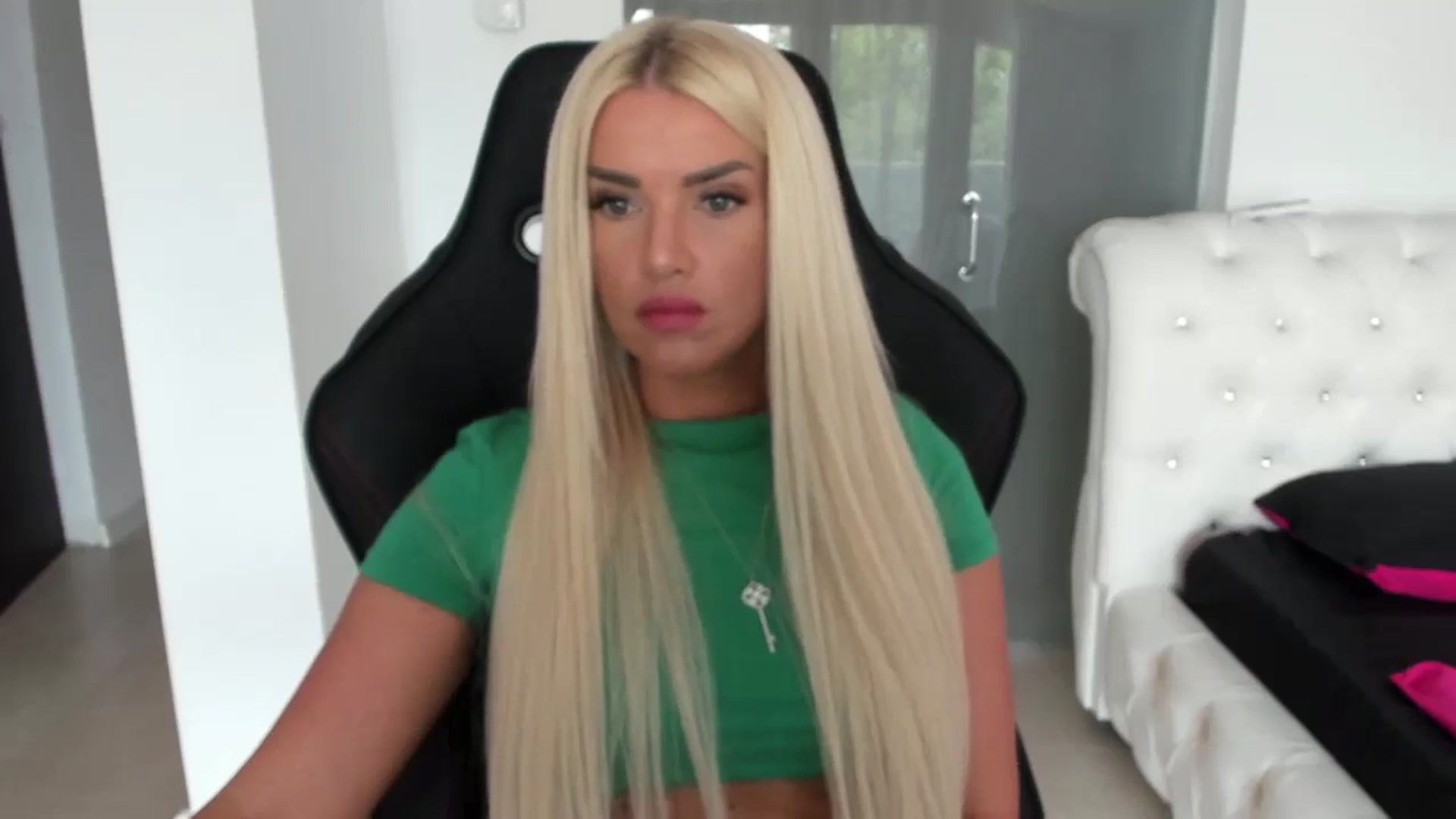 Gallery image thumbnail from Allesia_'s myfreecams stream on, 06/21/2024, 08:22 image 14 of 20