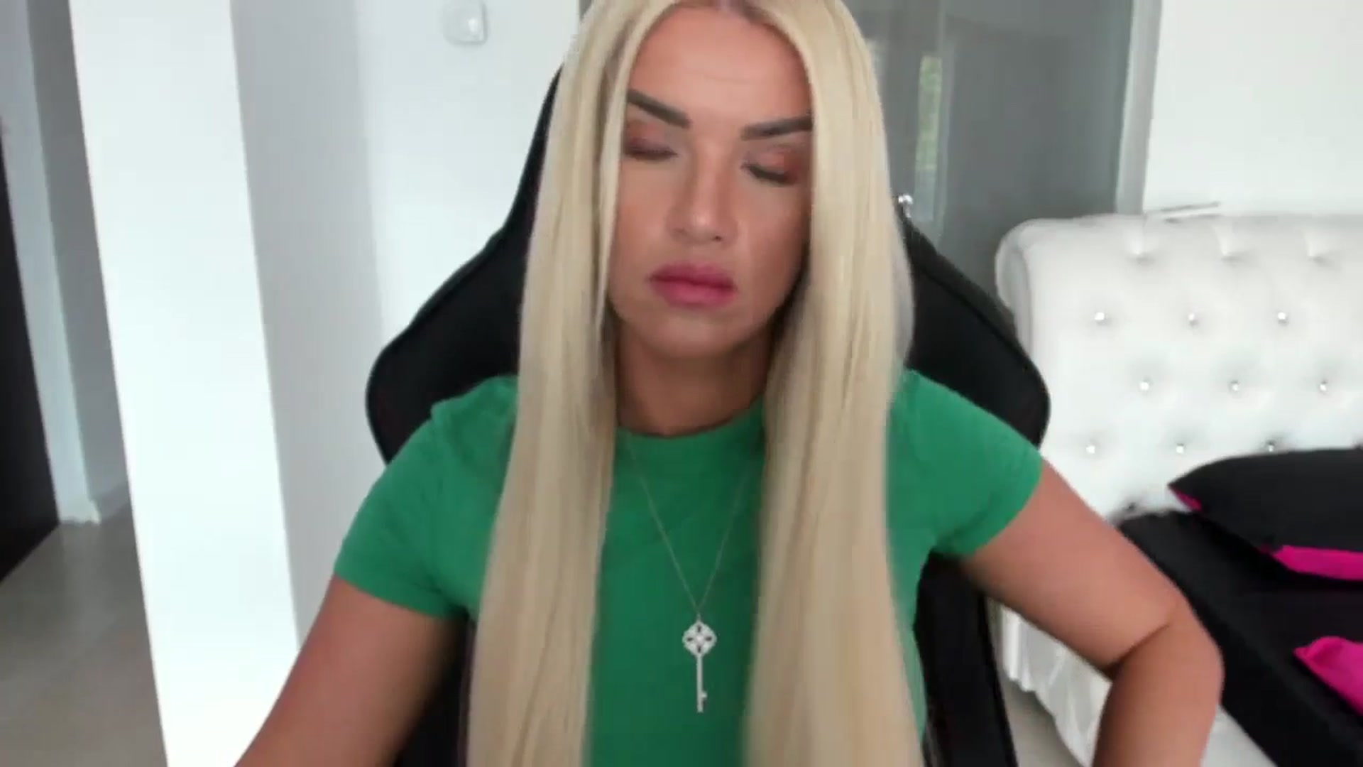 Gallery image thumbnail from Allesia_'s myfreecams stream on, 06/21/2024, 08:22 image 4 of 20