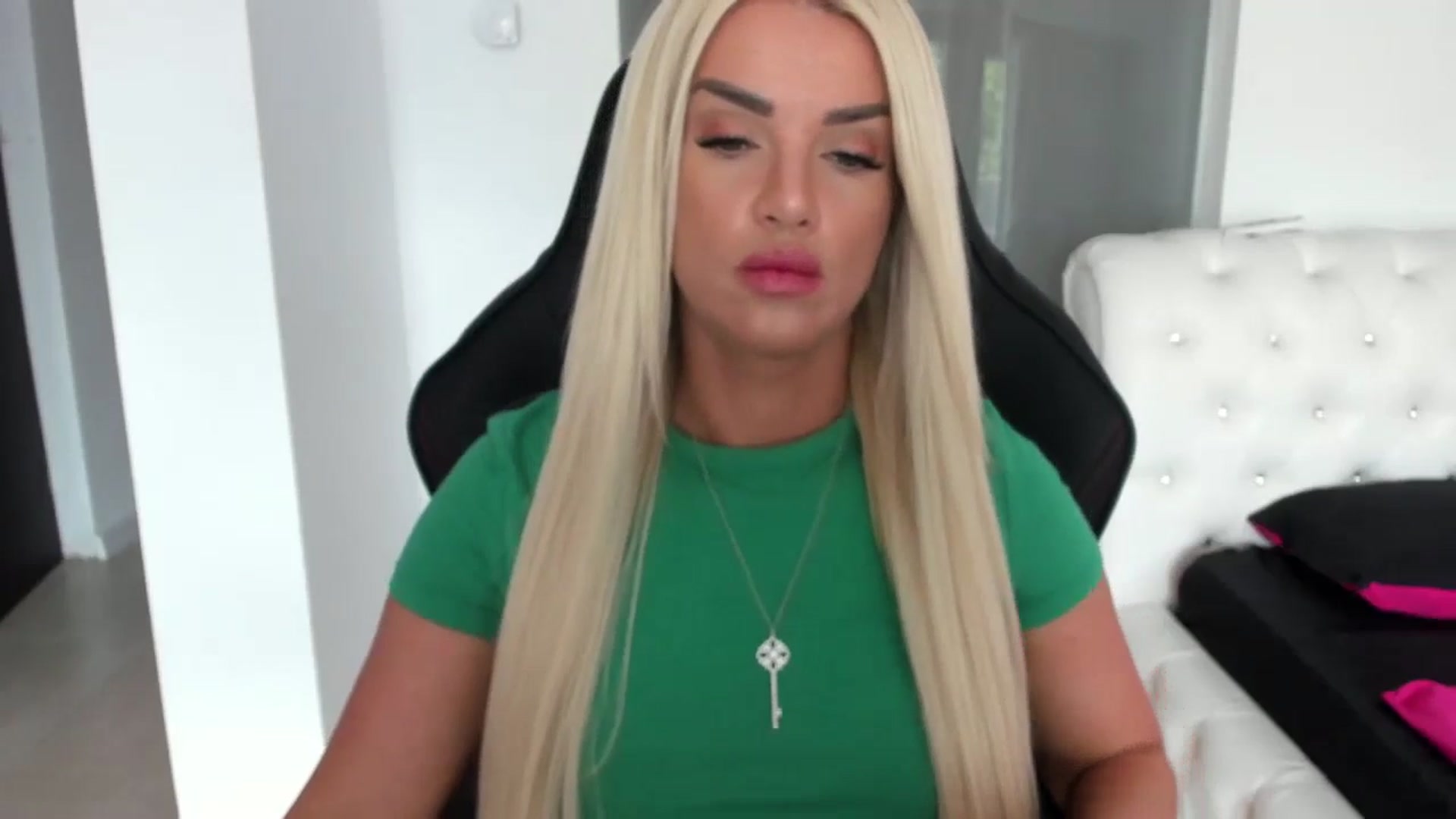 Gallery image thumbnail from Allesia_'s myfreecams stream on, 06/21/2024, 08:22 image 3 of 20