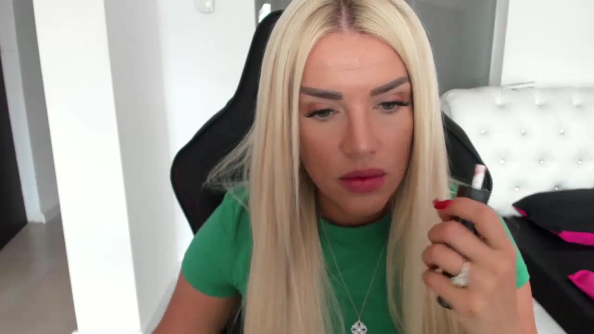 Gallery image thumbnail from Allesia_'s myfreecams stream on, 06/21/2024, 08:22 image 10 of 20